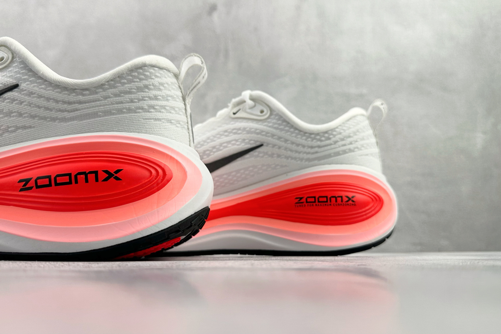 全套数据私模 Nike Vomero Plus 白红 HV8150-100