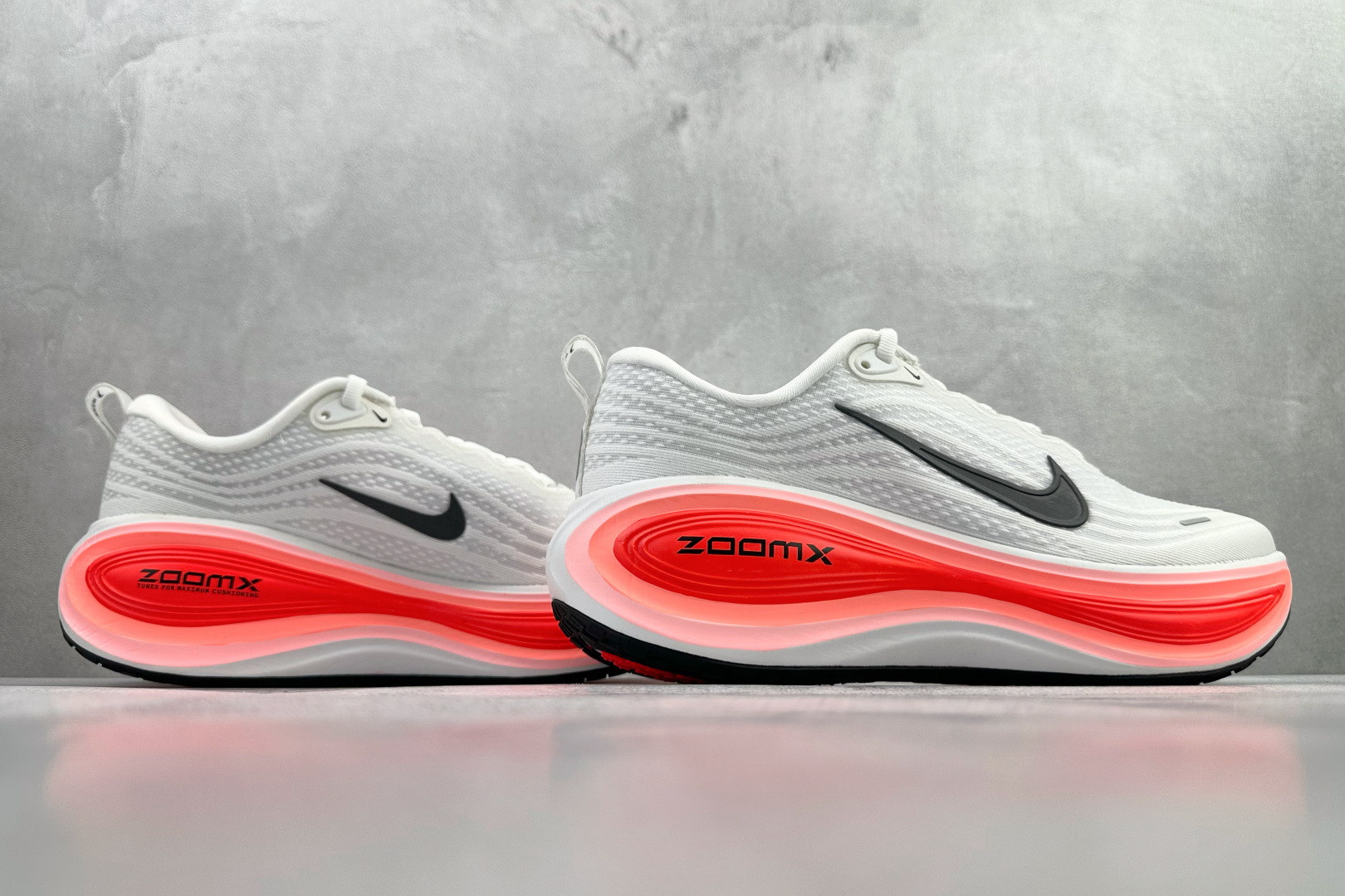 全套数据私模 Nike Vomero Plus 白红 HV8150-100