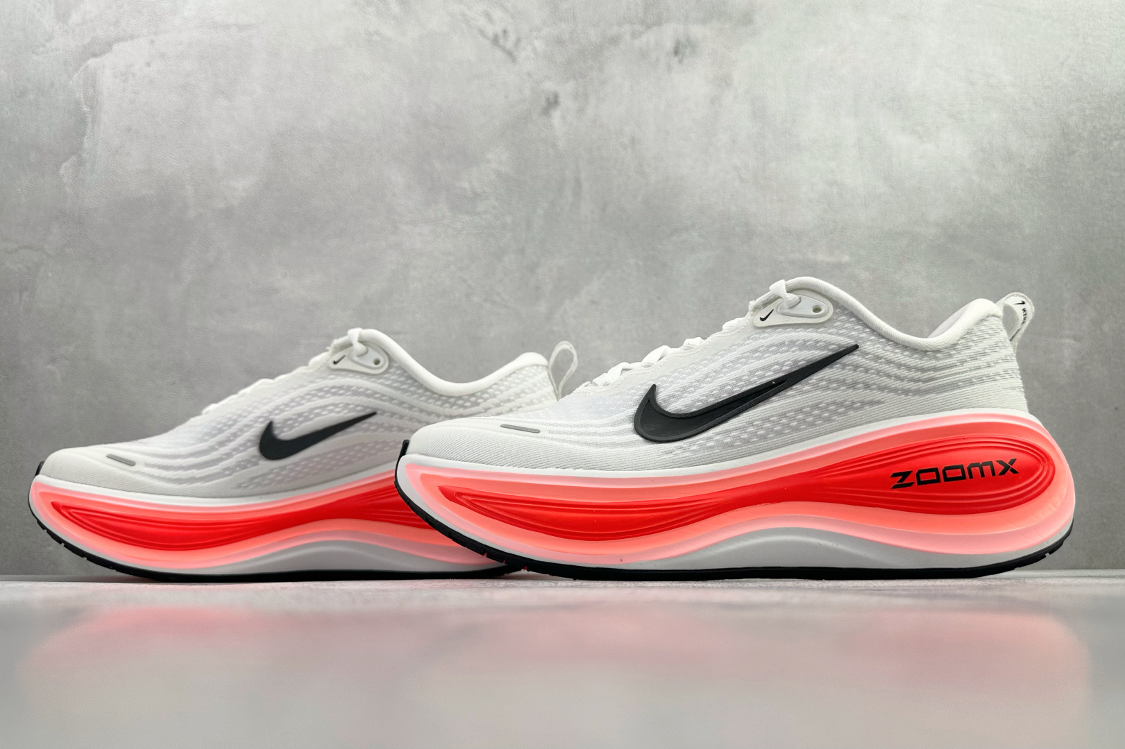 全套数据私模 Nike Vomero Plus 白红 HV8150-100