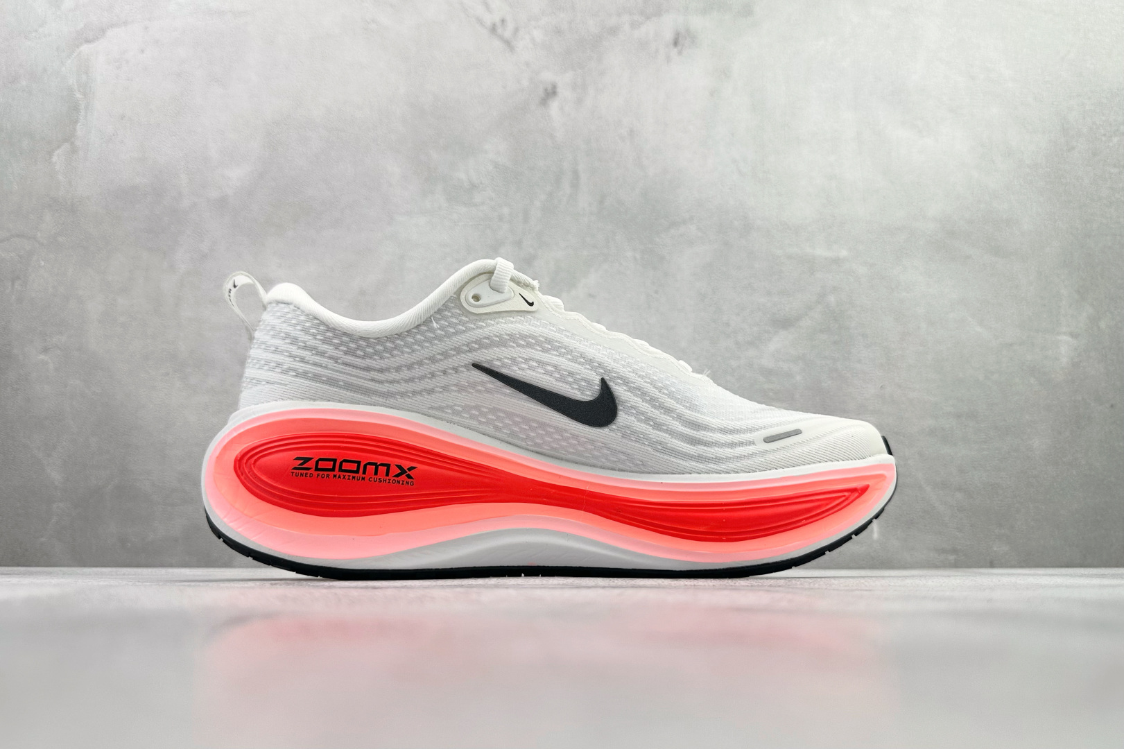 全套数据私模 Nike Vomero Plus 白红 HV8150-100