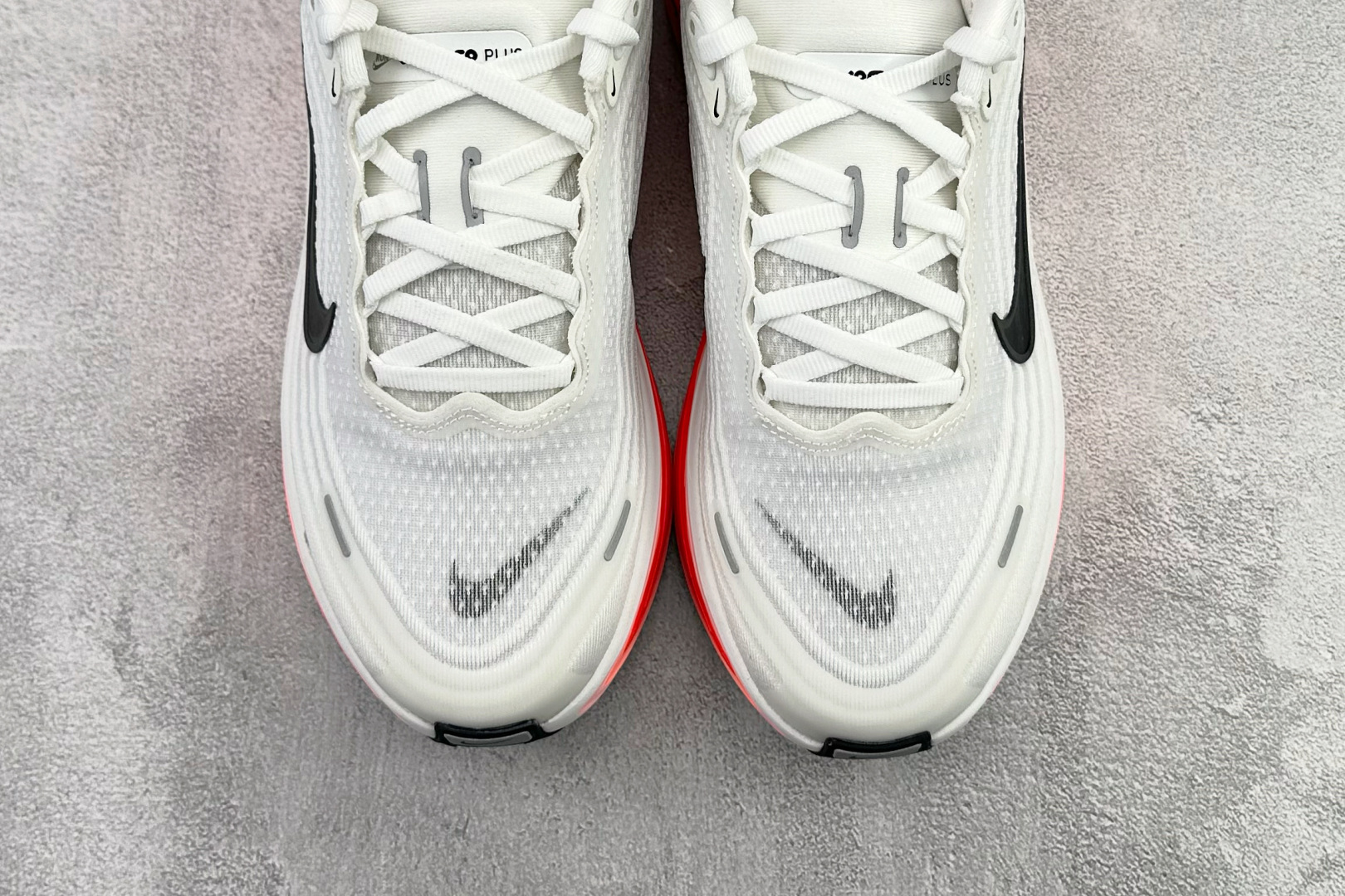 全套数据私模 Nike Vomero Plus 白红 HV8150-100