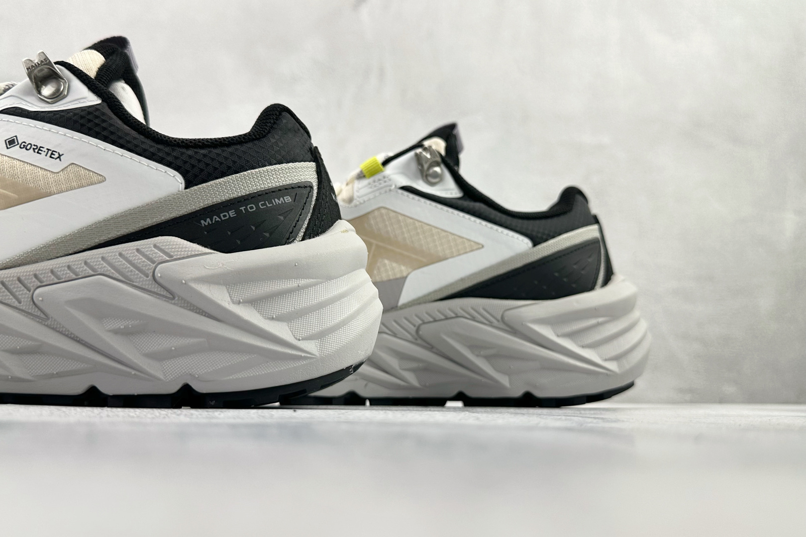 广版 凯乐石KAILAS GTX 云峰白货号：KS尺码：36 36.5 37 37.5 38 38.5 