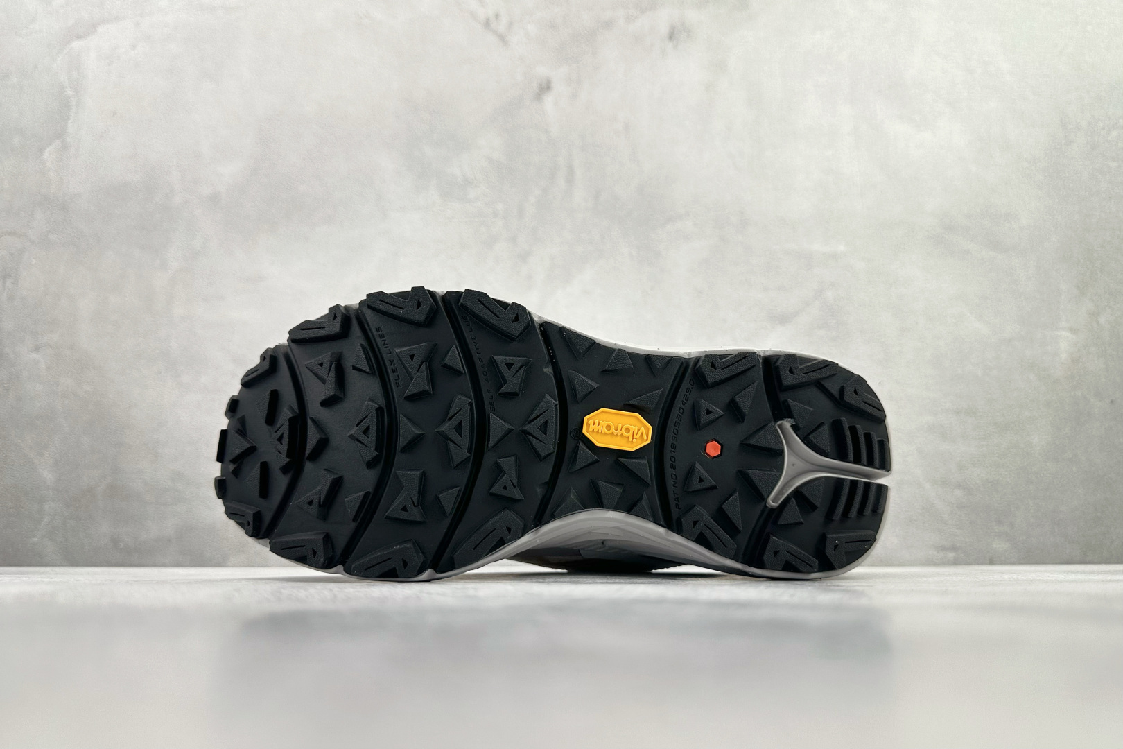 广版 凯乐石KAILAS GTX 云峰白货号：KS尺码：36 36.5 37 37.5 38 38.5 