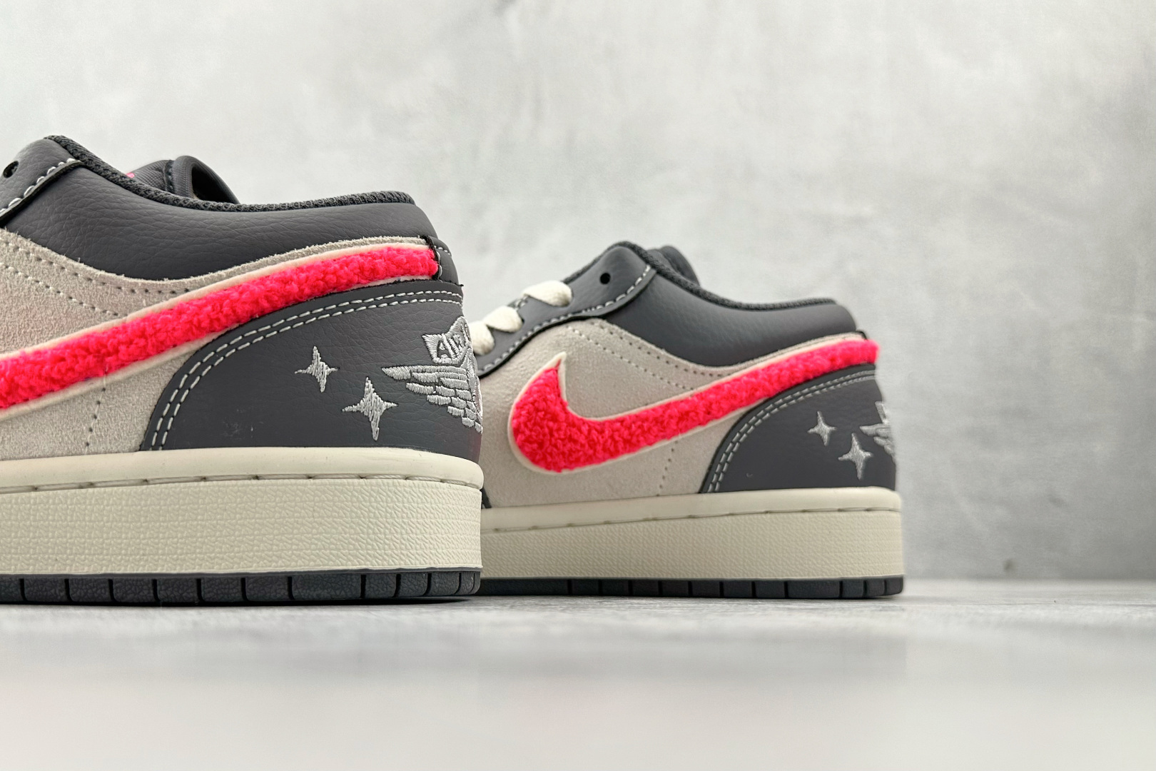 180 Jordan Air Jordan 1 Low 灰色 IM6565-014-Chinese UA Cheap High Quatity Brand Clothes Bags handbags Sneakers wholesale wholesaler seller from China Factory suppliers Fashion Clothing Shoes best Quality Beautiful Price 180 Jordan Air Jordan 1 Low 灰色 IM6565-014