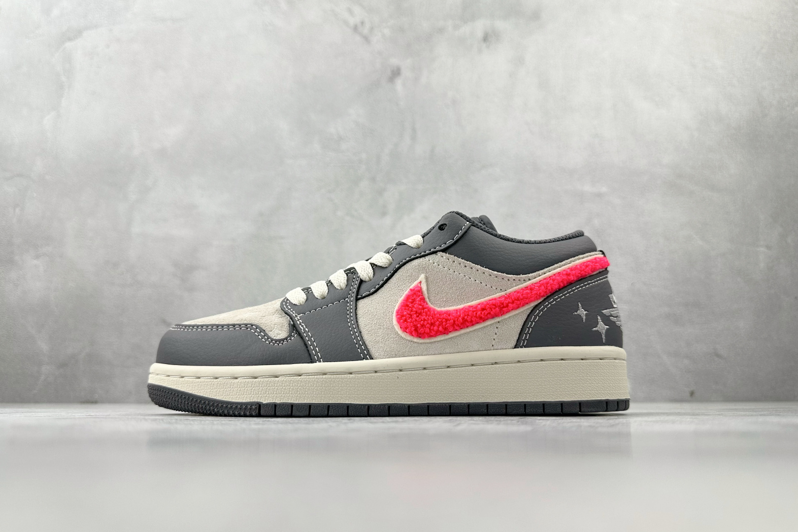 180 Jordan Air Jordan 1 Low 灰色 IM6565-014-Chinese UA Cheap High Quatity Brand Clothes Bags handbags Sneakers wholesale wholesaler seller from China Factory suppliers Fashion Clothing Shoes best Quality Beautiful Price 180 Jordan Air Jordan 1 Low 灰色 IM6565-014