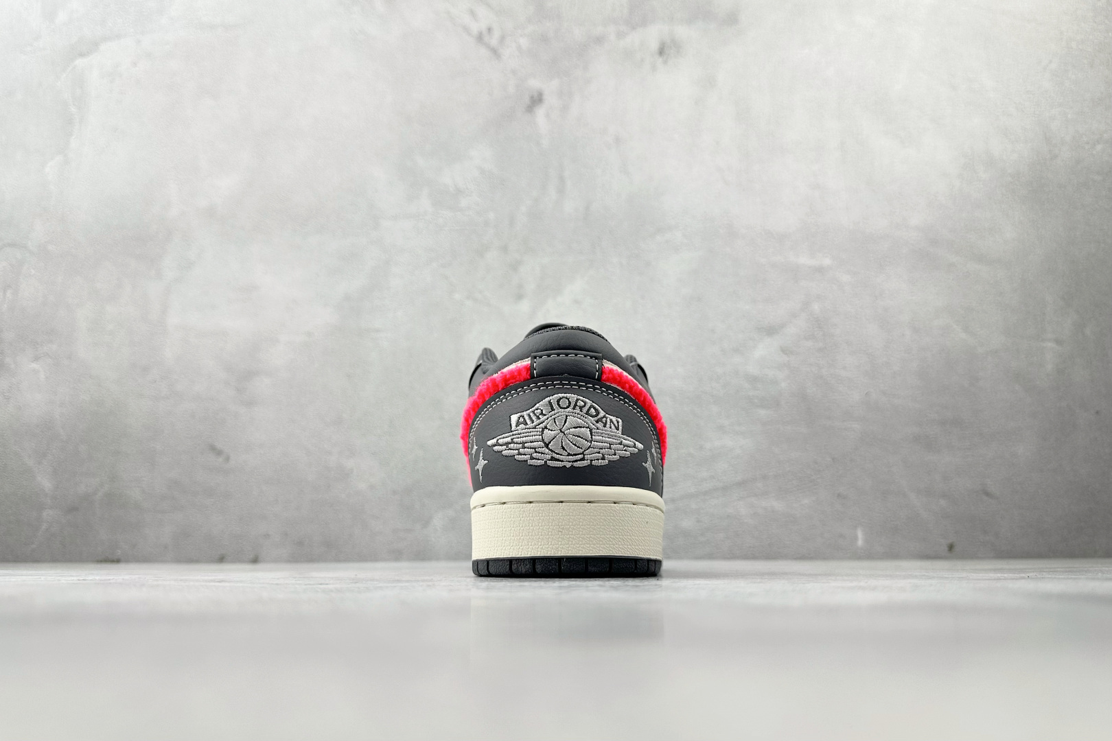 180 Jordan Air Jordan 1 Low 灰色 IM6565-014-Chinese UA Cheap High Quatity Brand Clothes Bags handbags Sneakers wholesale wholesaler seller from China Factory suppliers Fashion Clothing Shoes best Quality Beautiful Price 180 Jordan Air Jordan 1 Low 灰色 IM6565-014