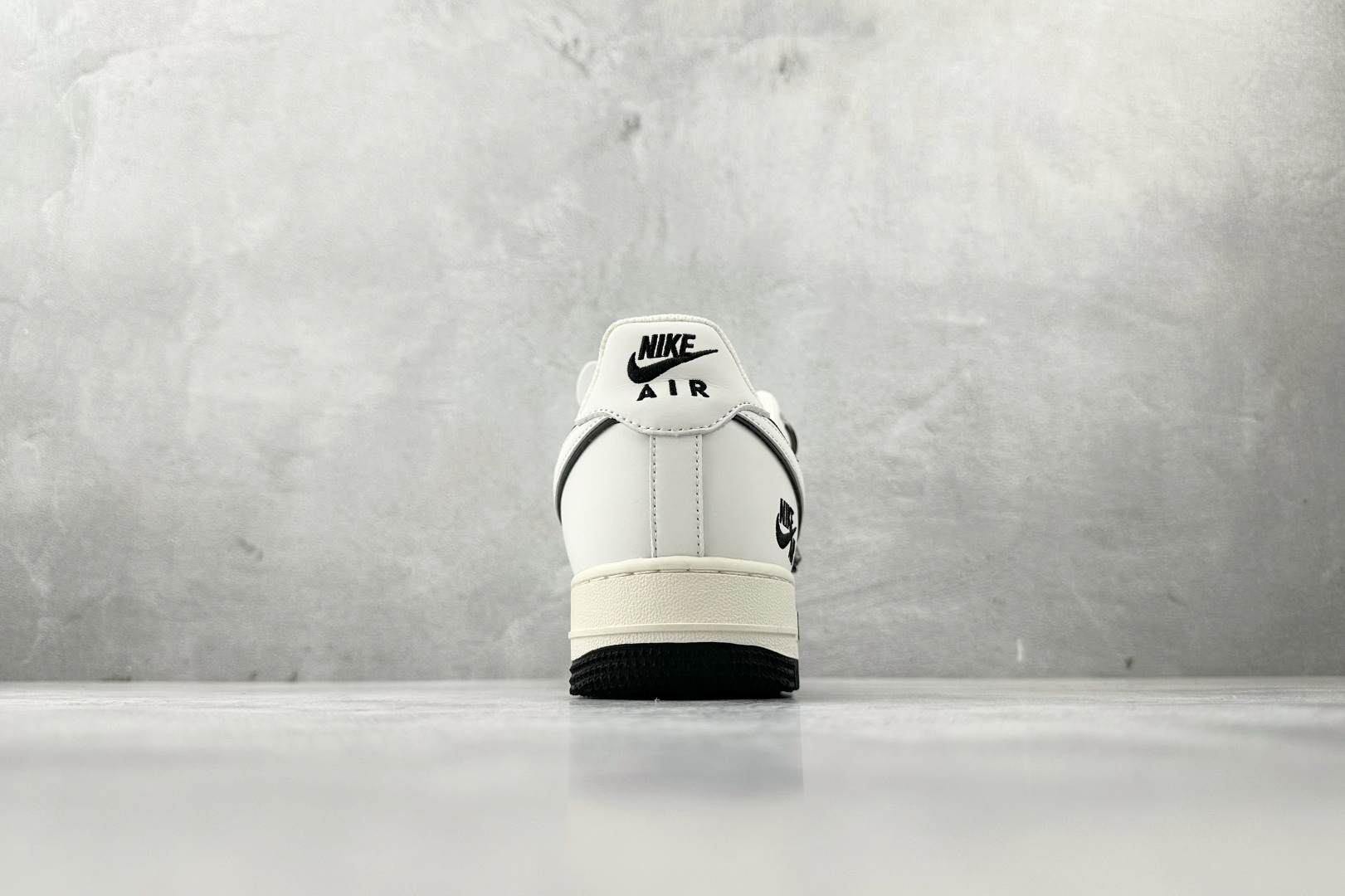 260 Nike Air Force 1'07 米白黑 CS5288-036