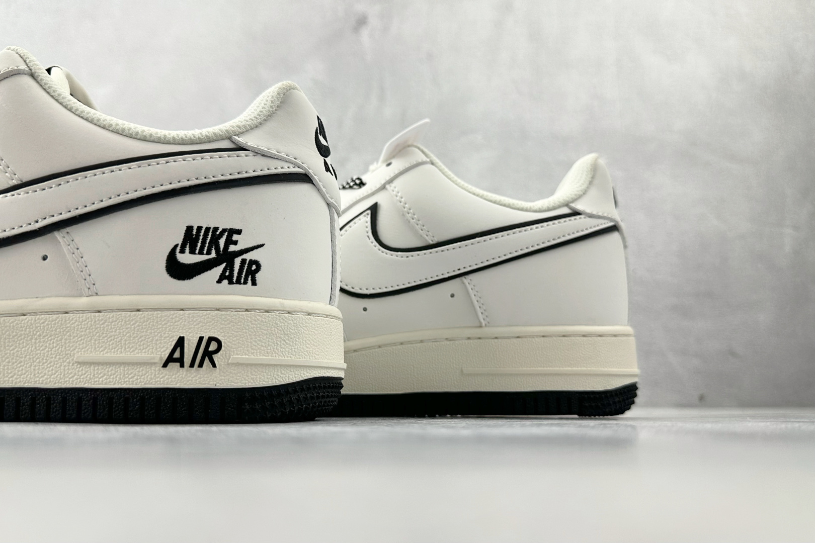 260 Nike Air Force 1'07 米白黑 CS5288-036