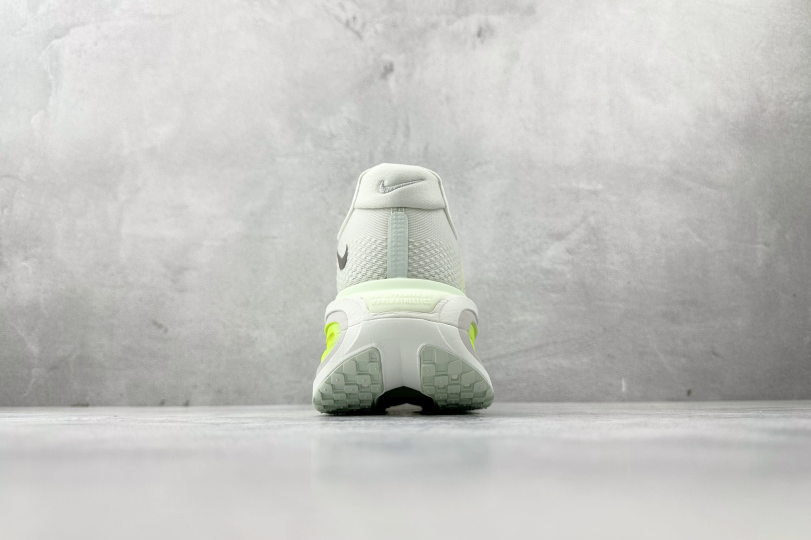 260 全套数据私模 Nike Vomero Vomero Premium 月色 HQ2050-101