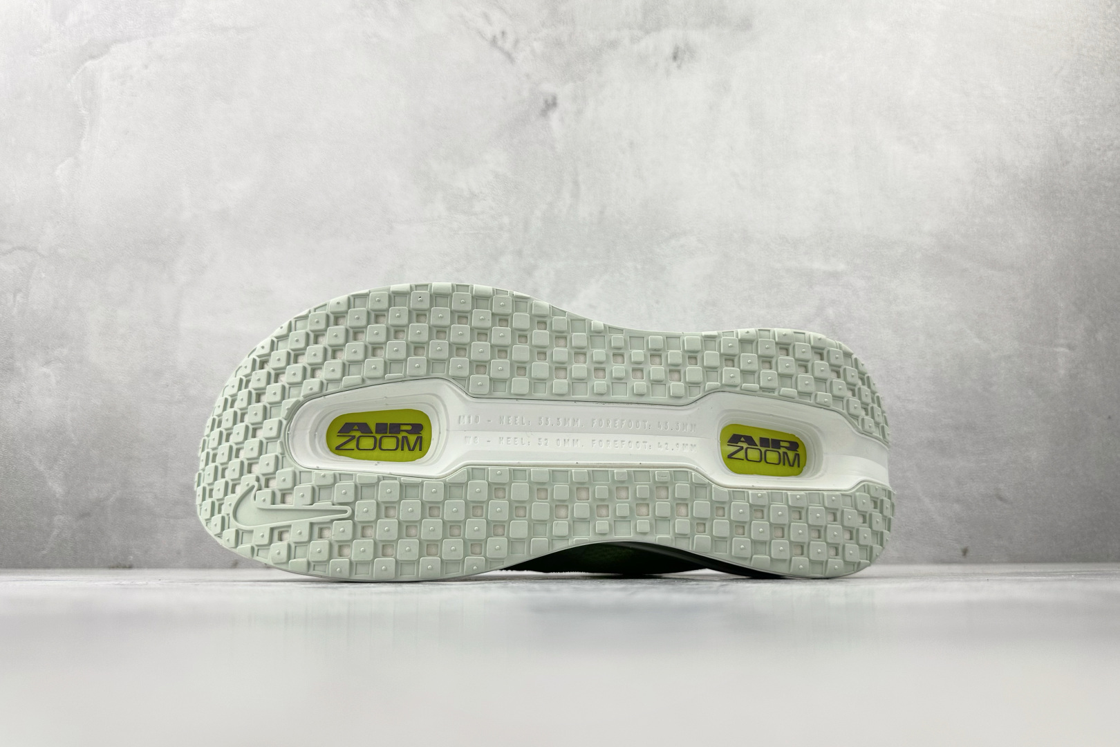 260 全套数据私模 Nike Vomero Vomero Premium 月色 HQ2050-101