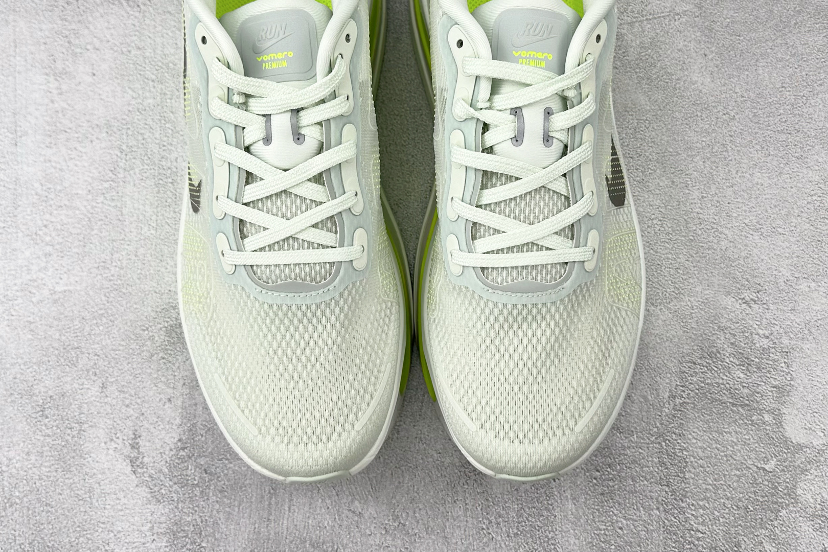 260 全套数据私模 Nike Vomero Vomero Premium 月色 HQ2050-101