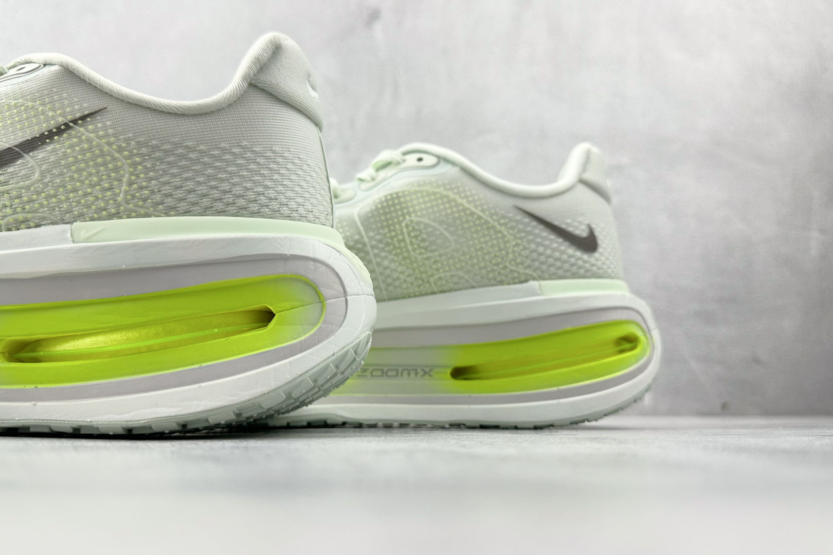 260 全套数据私模 Nike Vomero Vomero Premium 月色 HQ2050-101