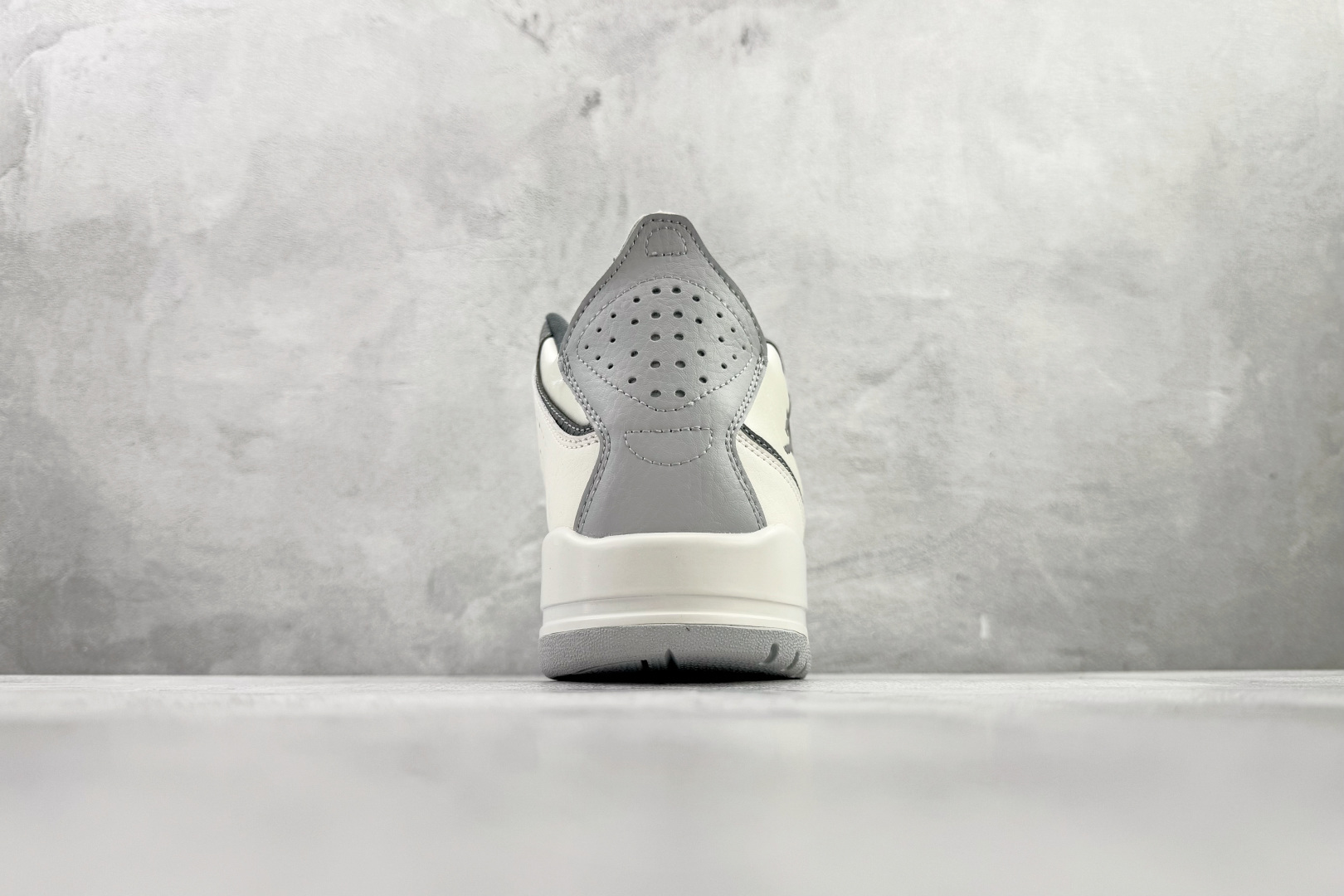 HJ 210 Jordan Courtside 23 灰白 HQ1192-101