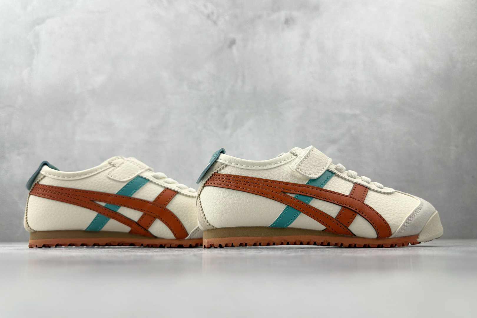 140 纯原平台特供 Onitsuka Tiger鬼塚虎 MEXICO 66 PS 童鞋 米蓝棕 C4D4L-Chinese UA Cheap High Quatity Brand Clothes Bags handbags Sneakers wholesale wholesaler seller from China Factory suppliers Fashion Clothing Shoes best Quality Beautiful Price 140 纯原平台特供 Onitsuka Tiger鬼塚虎 MEXICO 66 PS 童鞋 米蓝棕 C4D4L