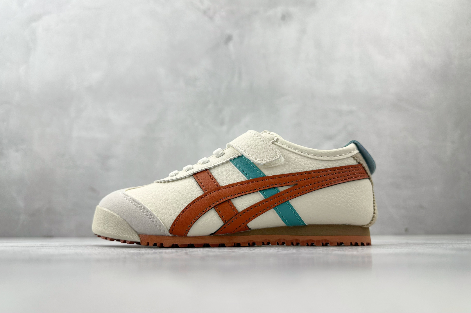 140 纯原平台特供 Onitsuka Tiger鬼塚虎 MEXICO 66 PS 童鞋 米蓝棕 C4D4L-Chinese UA Cheap High Quatity Brand Clothes Bags handbags Sneakers wholesale wholesaler seller from China Factory suppliers Fashion Clothing Shoes best Quality Beautiful Price 140 纯原平台特供 Onitsuka Tiger鬼塚虎 MEXICO 66 PS 童鞋 米蓝棕 C4D4L