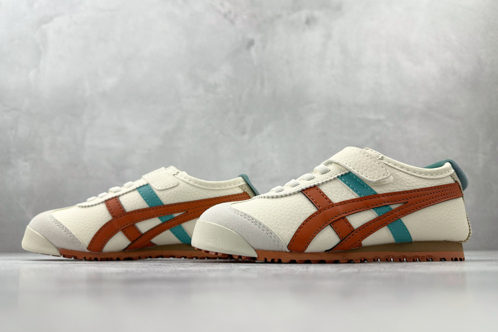 140 纯原平台特供 Onitsuka Tiger鬼塚虎 MEXICO 66 PS 童鞋 米蓝棕 C4D4L-Chinese UA Cheap High Quatity Brand Clothes Bags handbags Sneakers wholesale wholesaler seller from China Factory suppliers Fashion Clothing Shoes best Quality Beautiful Price 140 纯原平台特供 Onitsuka Tiger鬼塚虎 MEXICO 66 PS 童鞋 米蓝棕 C4D4L