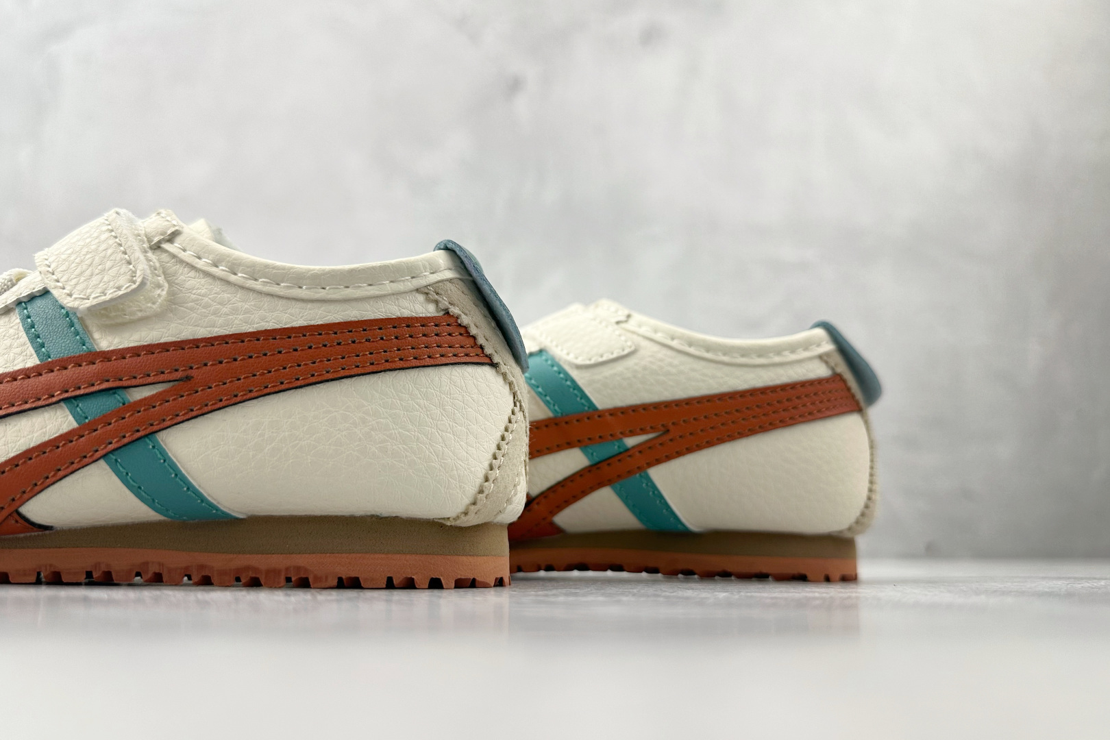 140 纯原平台特供 Onitsuka Tiger鬼塚虎 MEXICO 66 PS 童鞋 米蓝棕 C4D4L-Chinese UA Cheap High Quatity Brand Clothes Bags handbags Sneakers wholesale wholesaler seller from China Factory suppliers Fashion Clothing Shoes best Quality Beautiful Price 140 纯原平台特供 Onitsuka Tiger鬼塚虎 MEXICO 66 PS 童鞋 米蓝棕 C4D4L