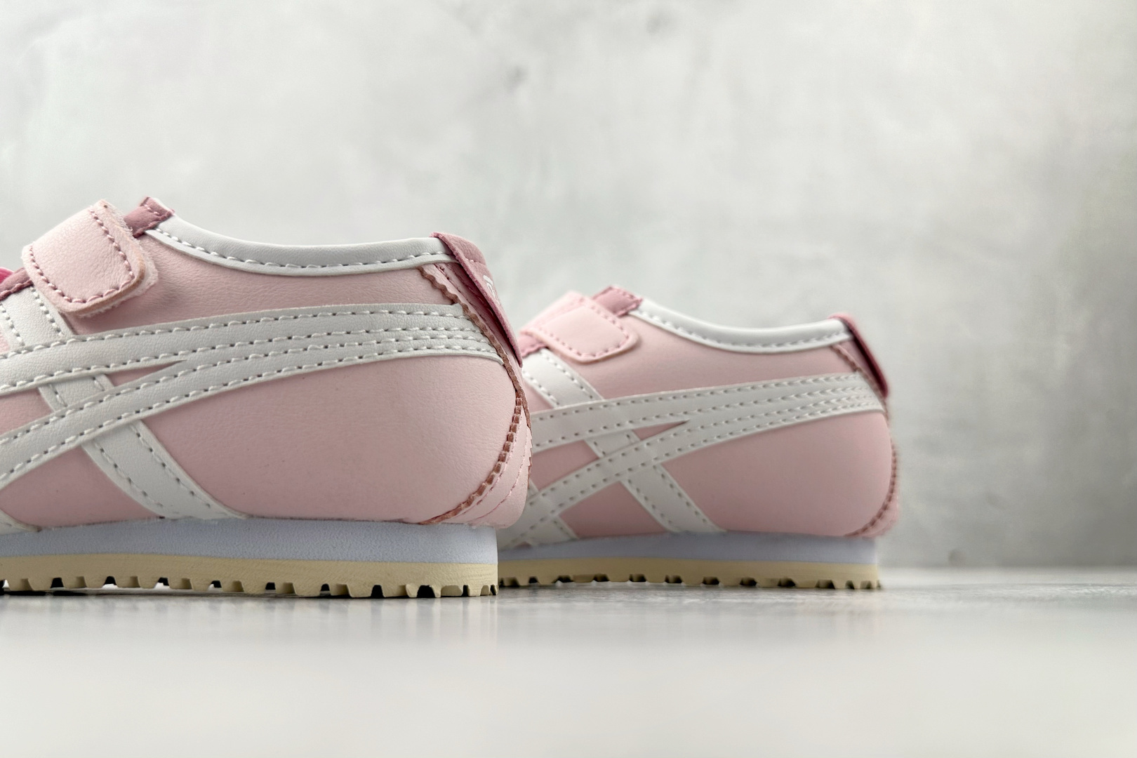 140 纯原平台特供 Onitsuka Tiger鬼塚虎 MEXICO 66 PS 童鞋 粉白 C4D4L