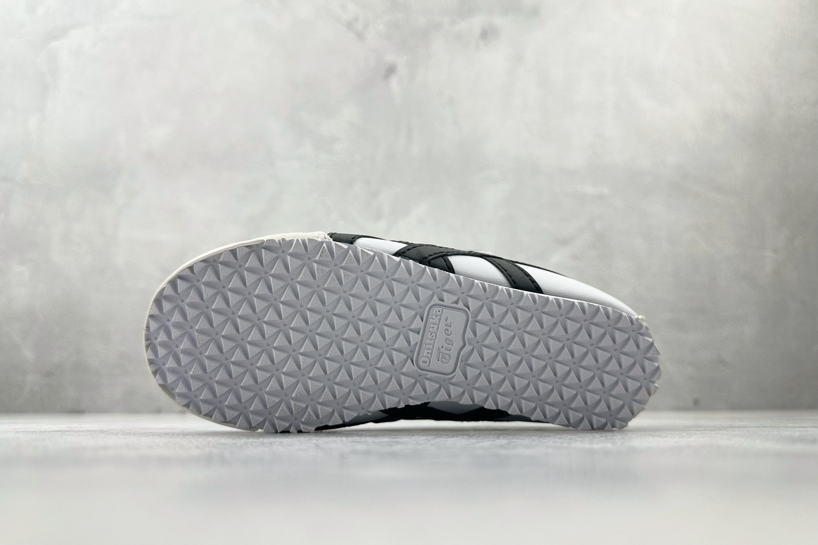 140 纯原平台特供 Onitsuka Tiger鬼塚虎 MEXICO 66 PS 童鞋 白黑 C4D4L
