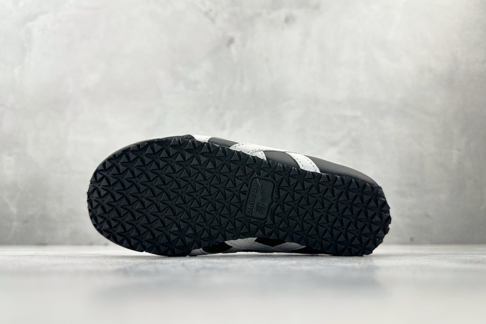 140 纯原平台特供 Onitsuka Tiger鬼塚虎 MEXICO 66 PS 童鞋 黑白 C4D4L