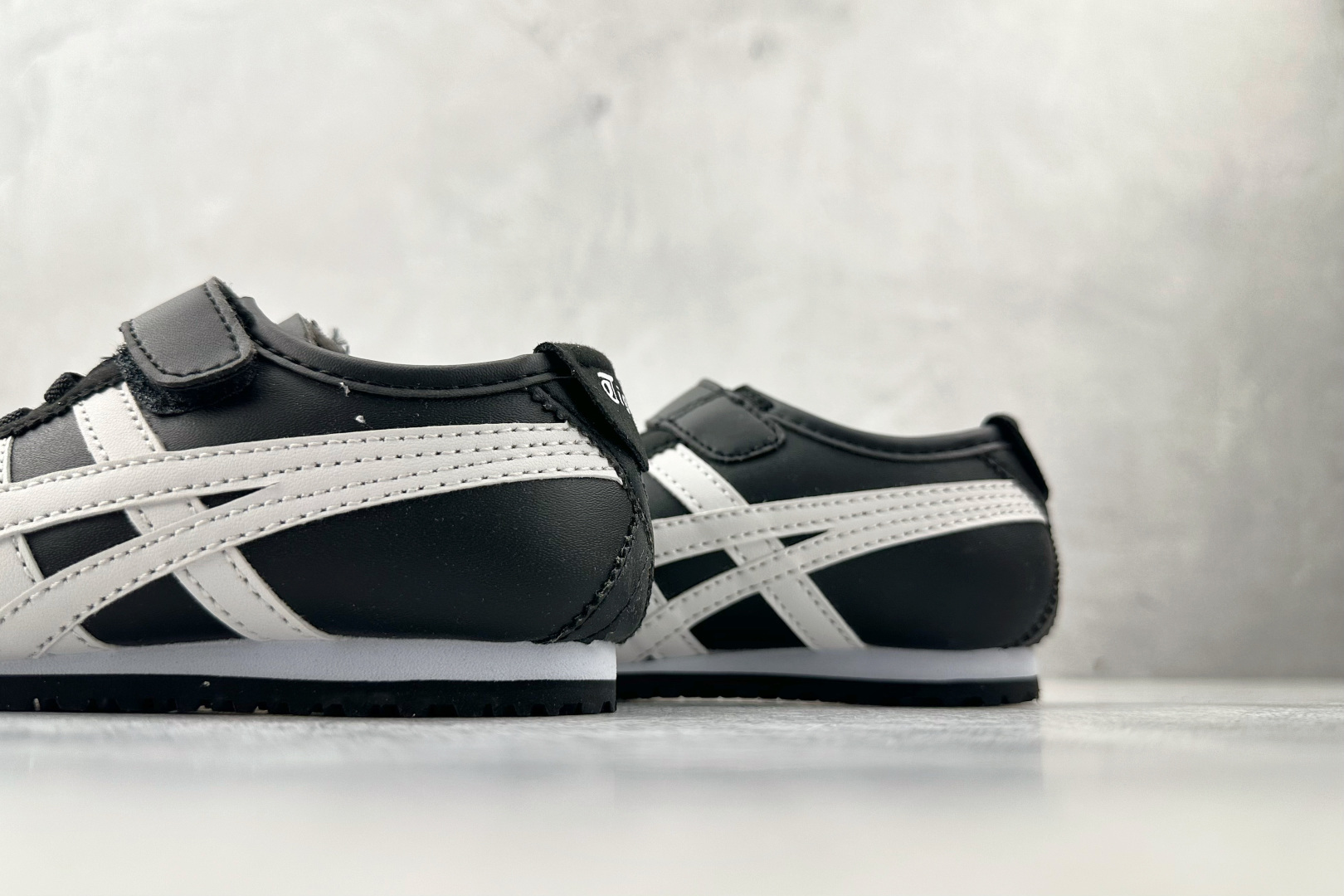 140 纯原平台特供 Onitsuka Tiger鬼塚虎 MEXICO 66 PS 童鞋 黑白 C4D4L