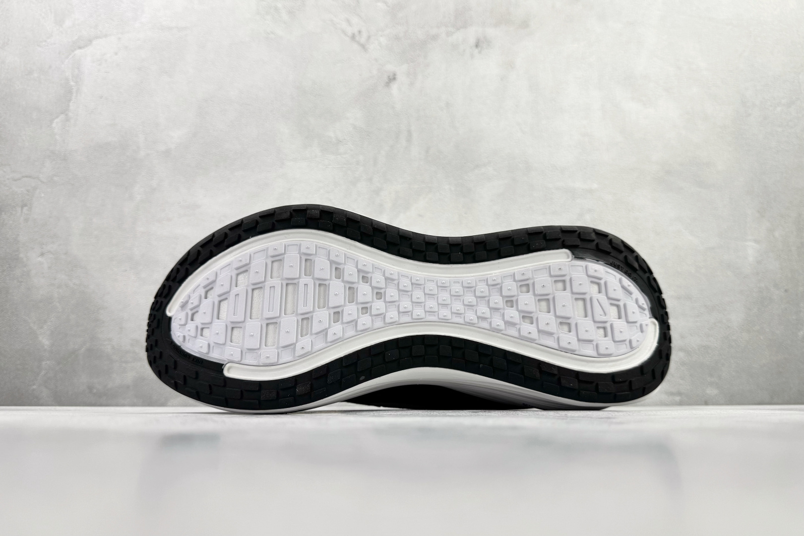 GT 全套数据私模 Nike Vomero Plus WIDE 黑白货号：HV8150-002尺码：36