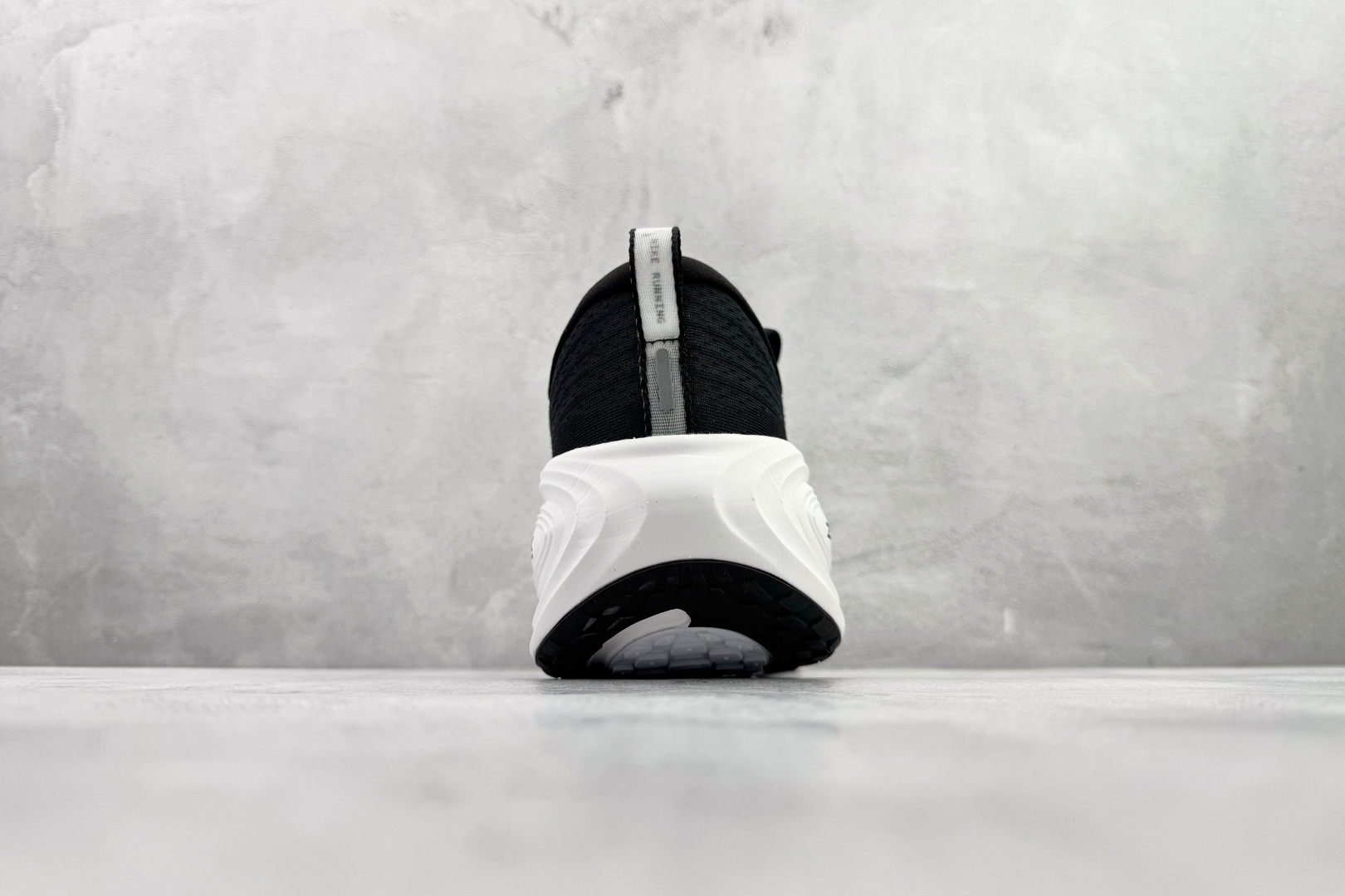 GT 全套数据私模 Nike Vomero Plus WIDE 黑白货号：HV8150-002尺码：36