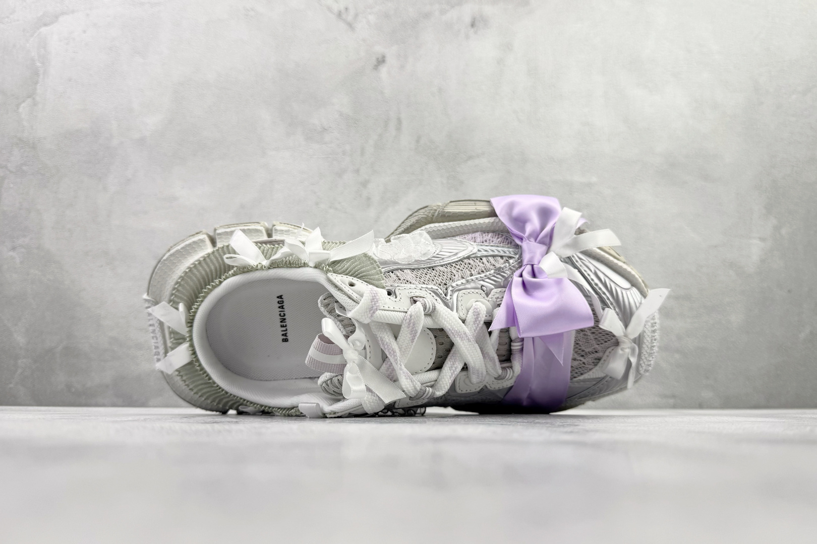 480 代购版 Balenciaga巴黎世家 3XL Lace 蕾丝蝴蝶结做旧 白色 825468WXLMC