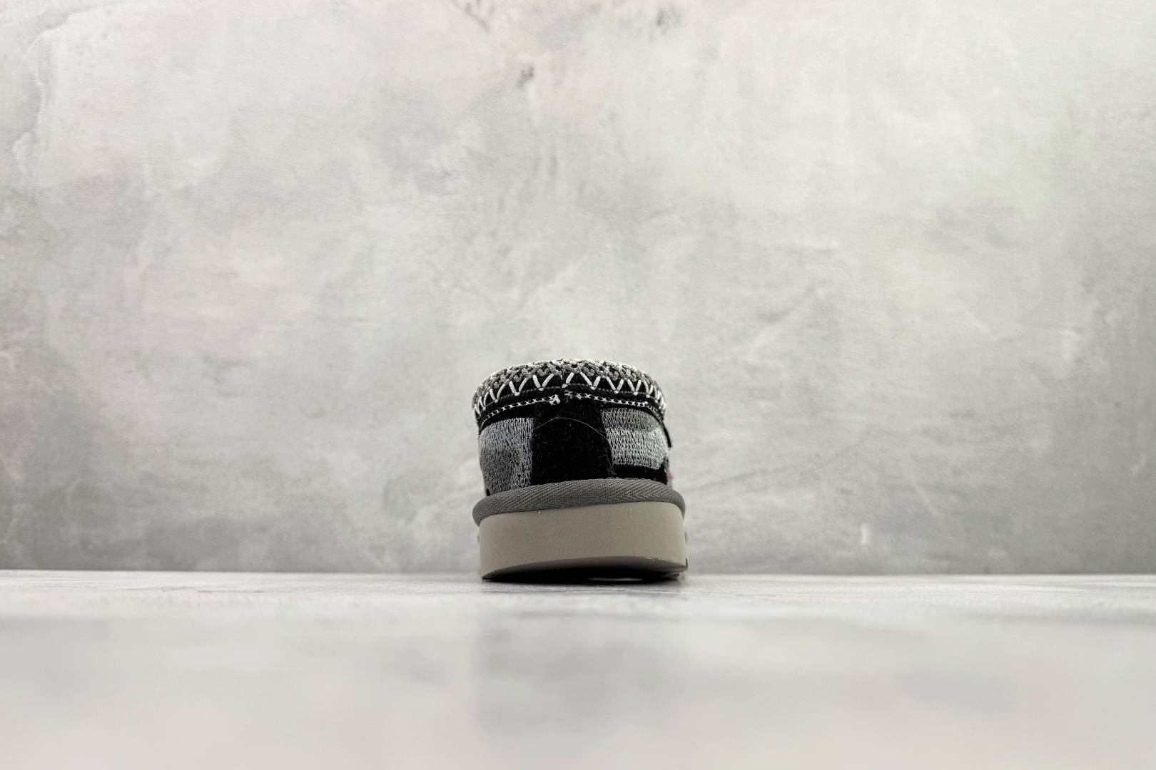 300 PALACE x UGG Tasman 黑色 1122553-B