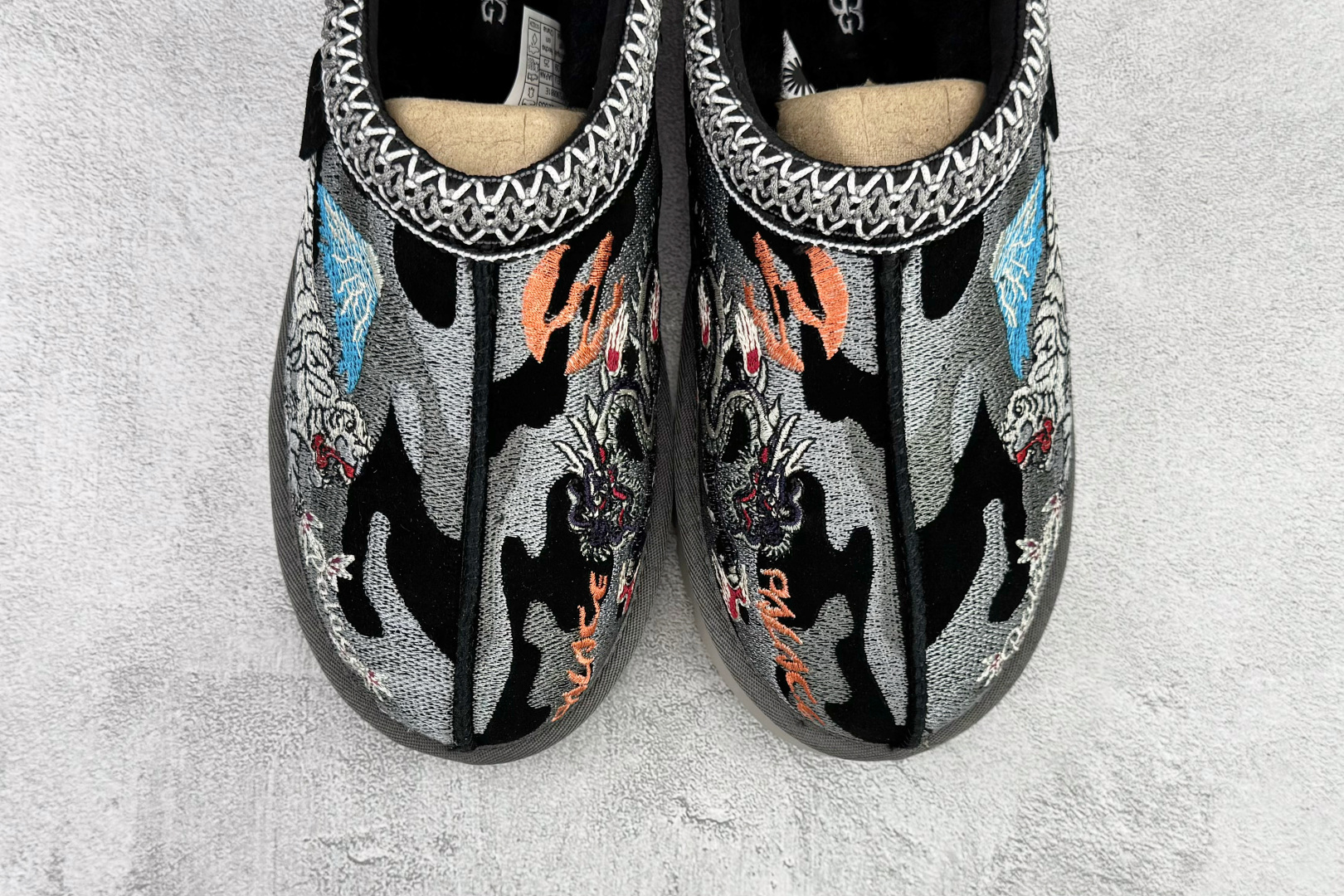 300 PALACE x UGG Tasman 黑色 1122553-B