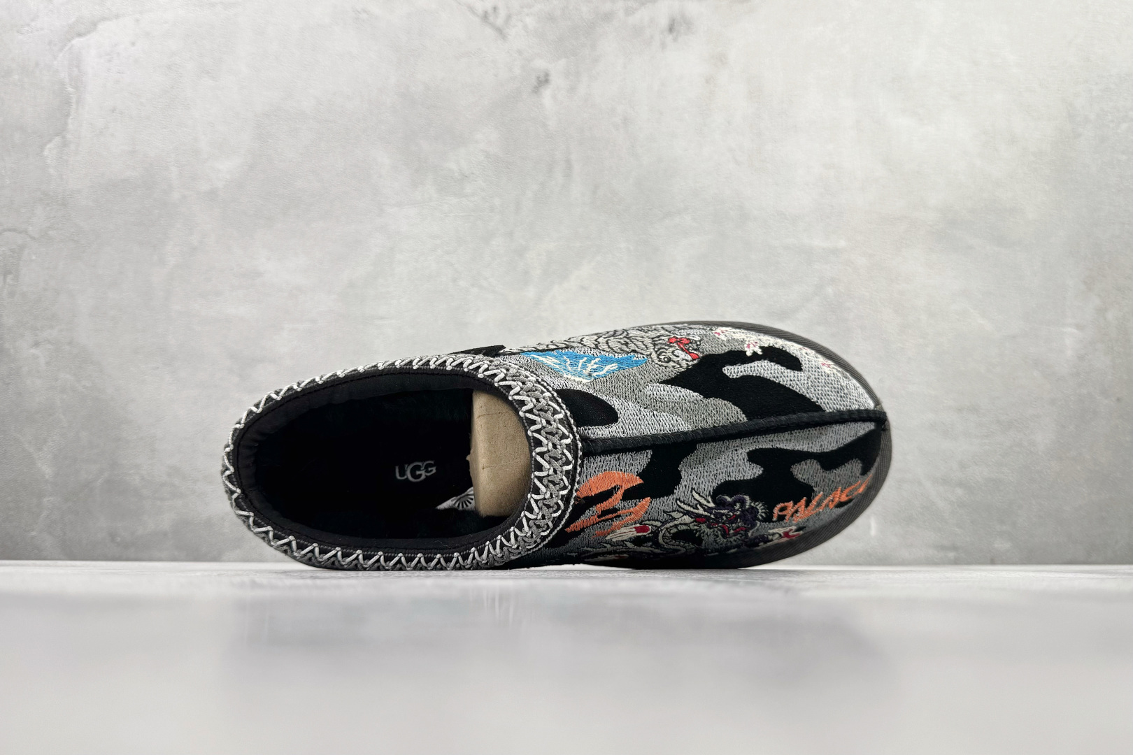 300 PALACE x UGG Tasman 黑色 1122553-B