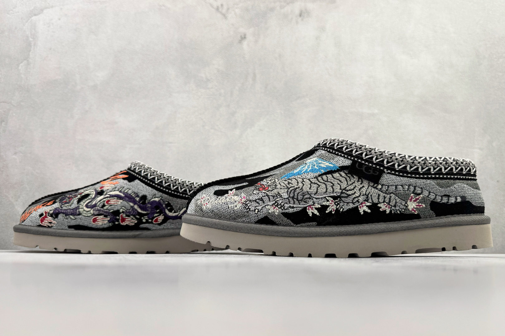 300 PALACE x UGG Tasman 黑色 1122553-B