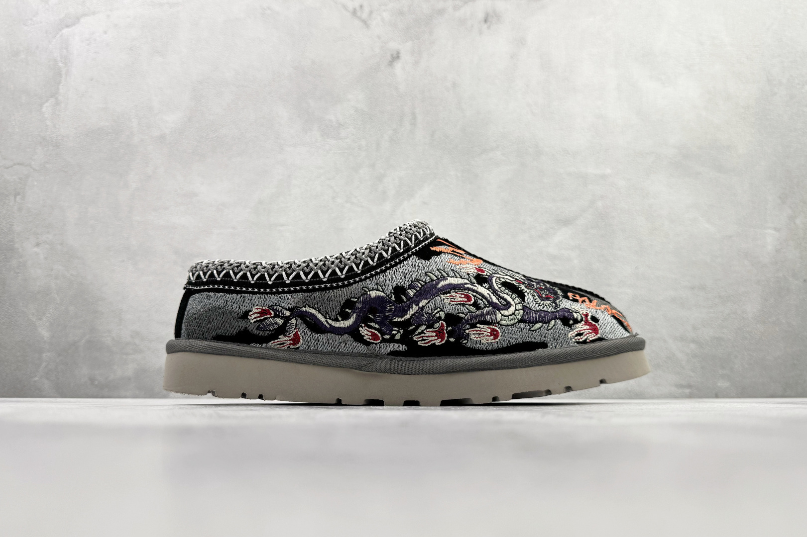 300 PALACE x UGG Tasman 黑色 1122553-B