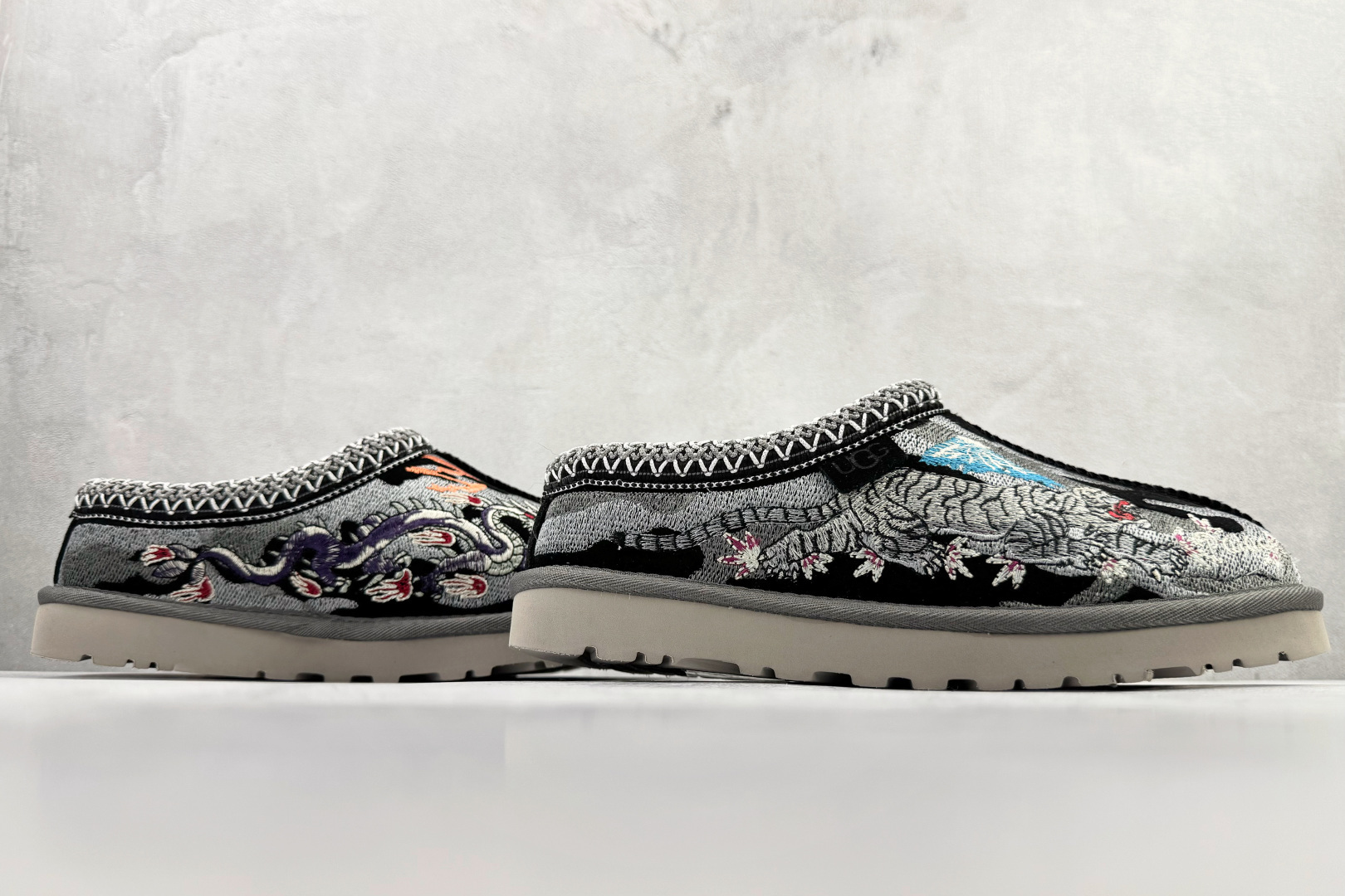 300 PALACE x UGG Tasman 黑色 1122553-B