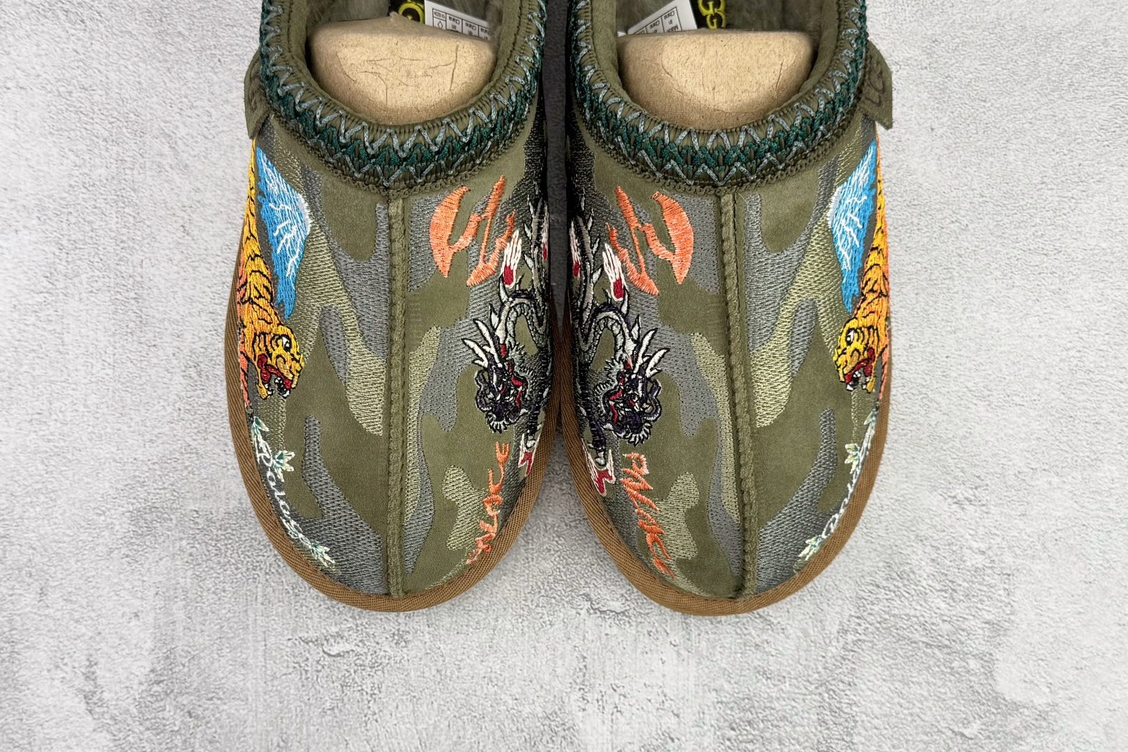 300 PALACE x UGG Tasman绿色 1122553 FRSN