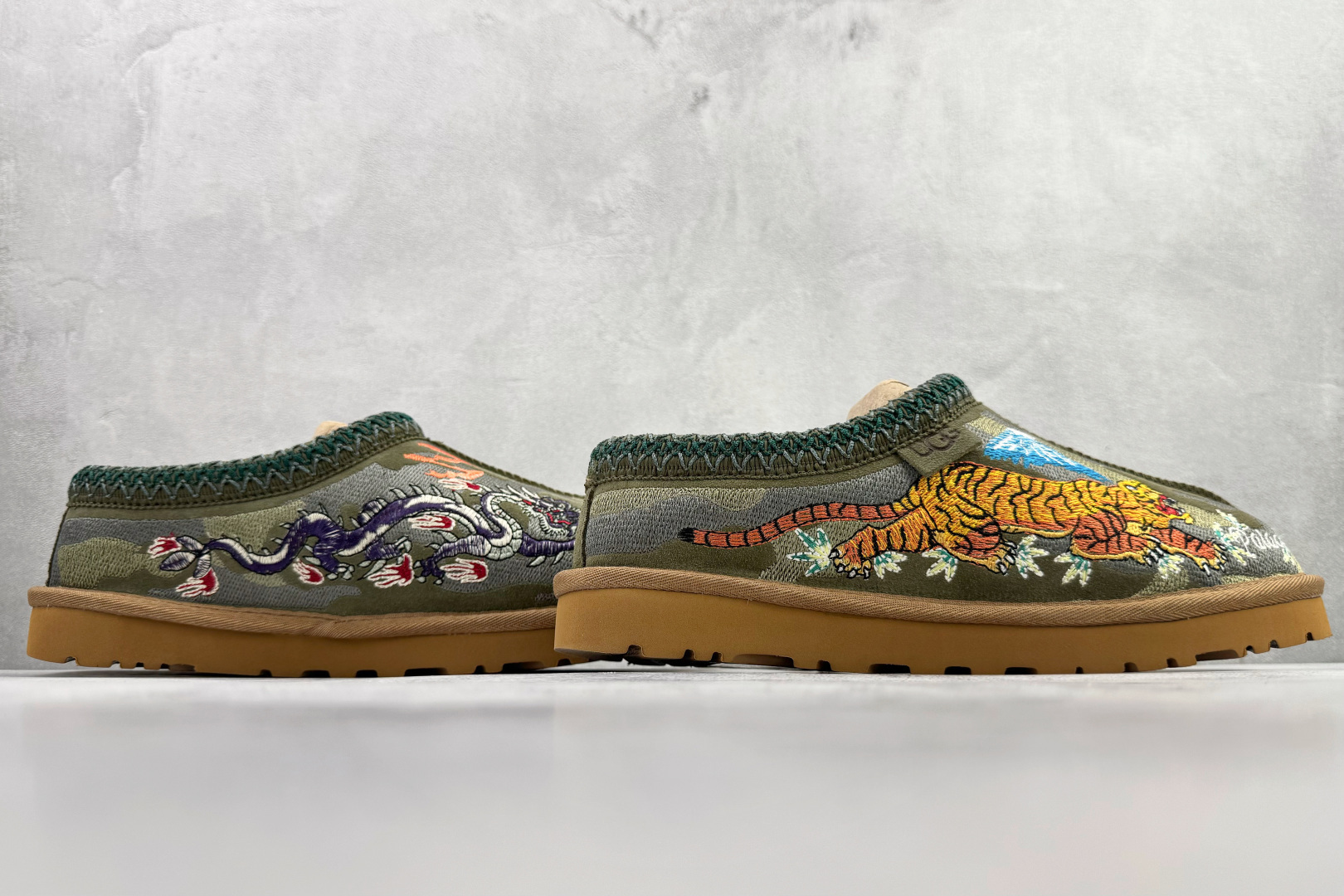 300 PALACE x UGG Tasman绿色 1122553 FRSN