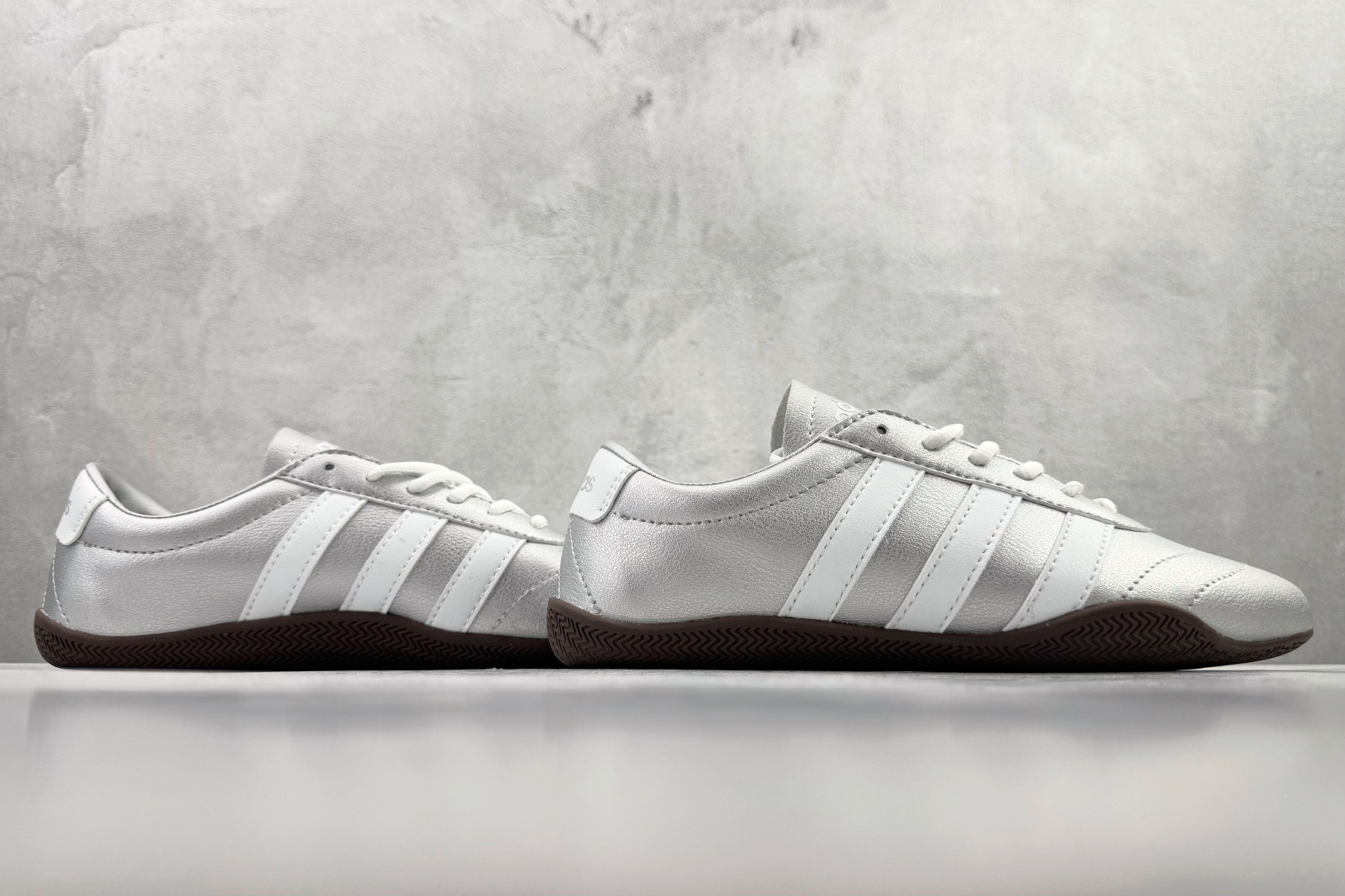 160 出口订单 adidas GRAND COURT 银色 JQ9682-Chinese UA Cheap High Quatity Brand Clothes Bags handbags Sneakers wholesale wholesaler seller from China Factory suppliers Fashion Clothing Shoes best Quality Beautiful Price 160 出口订单 adidas GRAND COURT 银色 JQ9682