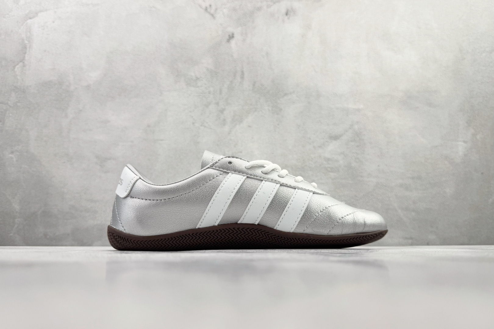 160 出口订单 adidas GRAND COURT 银色 JQ9682-Chinese UA Cheap High Quatity Brand Clothes Bags handbags Sneakers wholesale wholesaler seller from China Factory suppliers Fashion Clothing Shoes best Quality Beautiful Price 160 出口订单 adidas GRAND COURT 银色 JQ9682