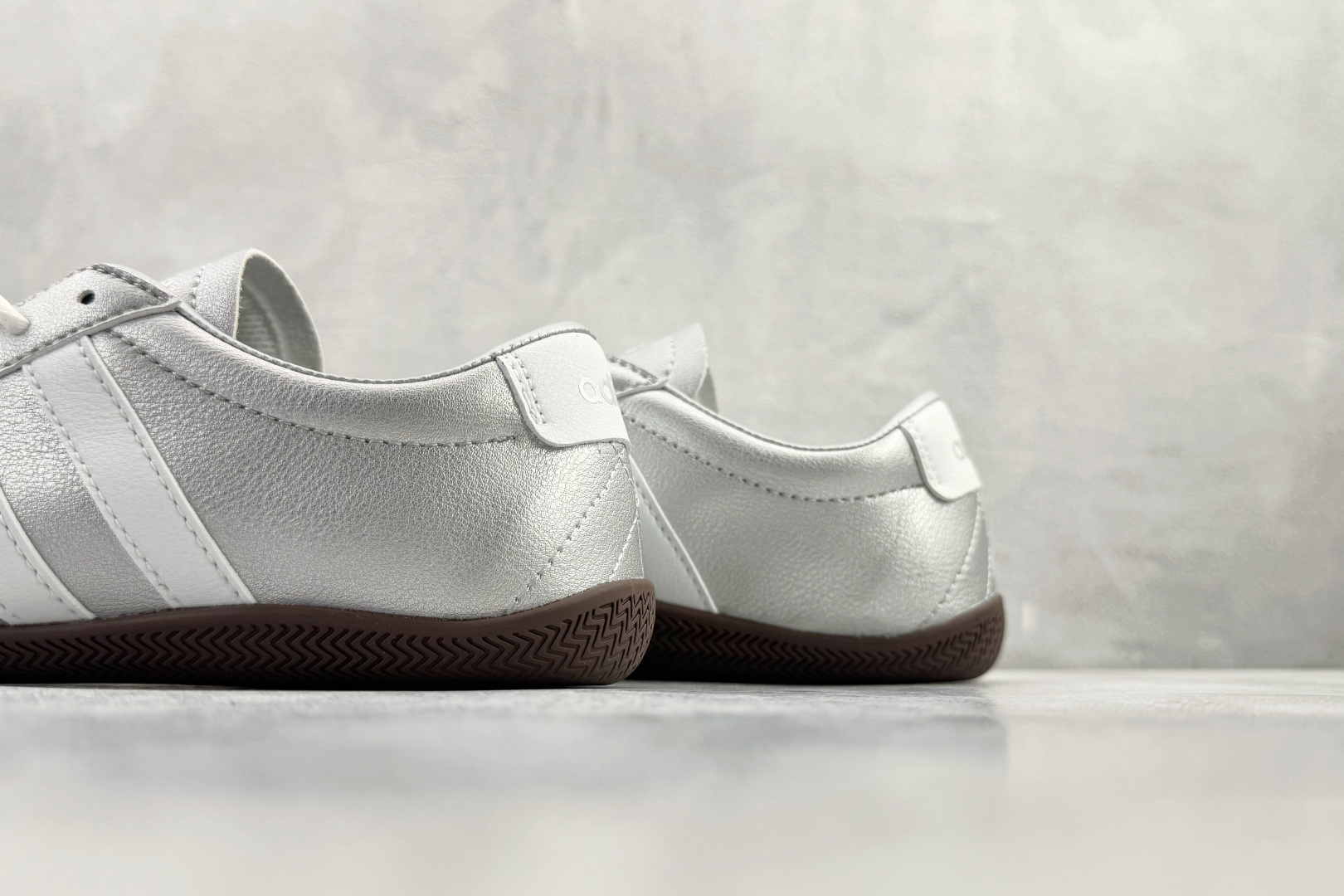 160 出口订单 adidas GRAND COURT 银色 JQ9682-Chinese UA Cheap High Quatity Brand Clothes Bags handbags Sneakers wholesale wholesaler seller from China Factory suppliers Fashion Clothing Shoes best Quality Beautiful Price 160 出口订单 adidas GRAND COURT 银色 JQ9682