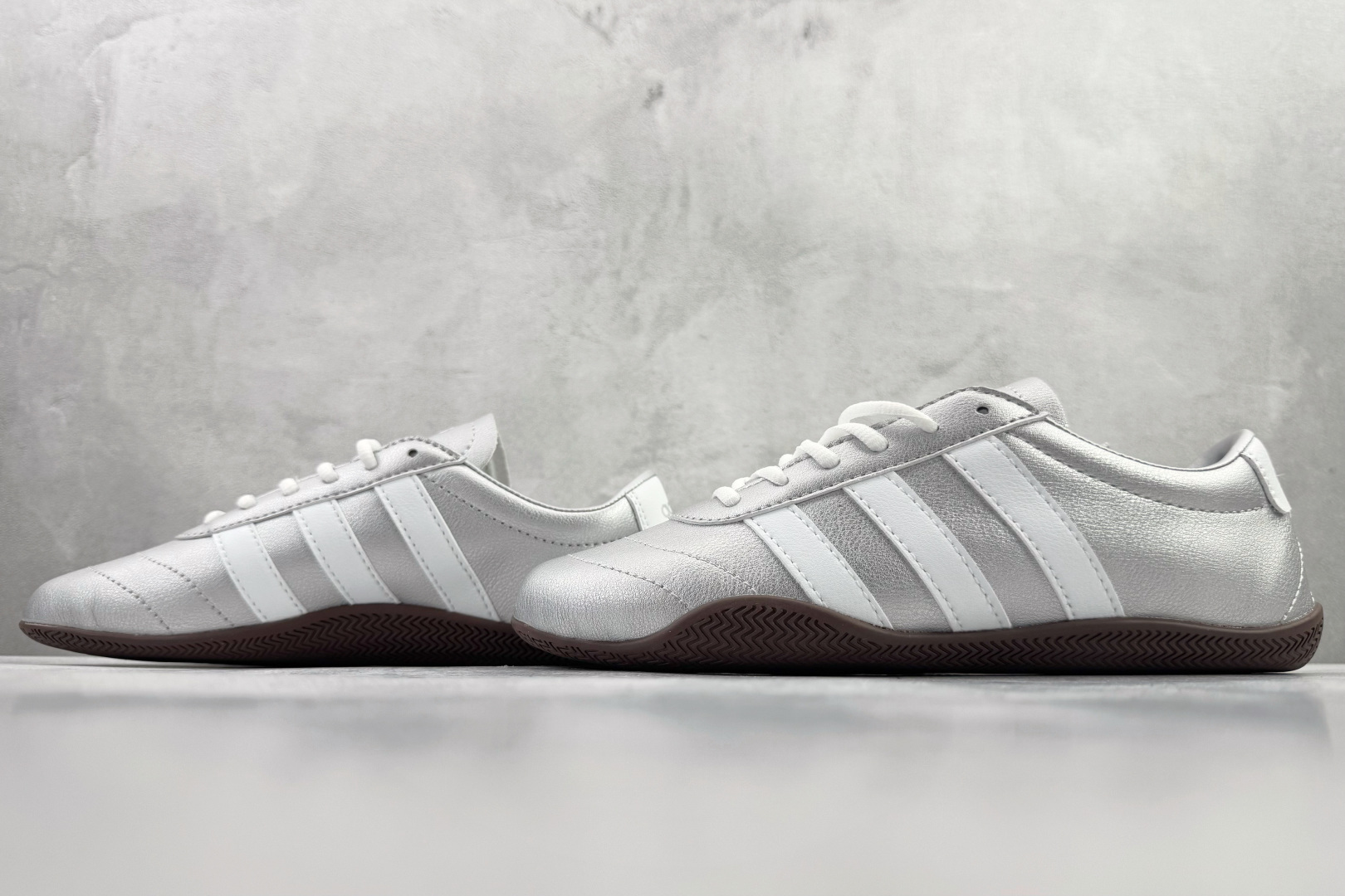 160 出口订单 adidas GRAND COURT 银色 JQ9682-Chinese UA Cheap High Quatity Brand Clothes Bags handbags Sneakers wholesale wholesaler seller from China Factory suppliers Fashion Clothing Shoes best Quality Beautiful Price 160 出口订单 adidas GRAND COURT 银色 JQ9682