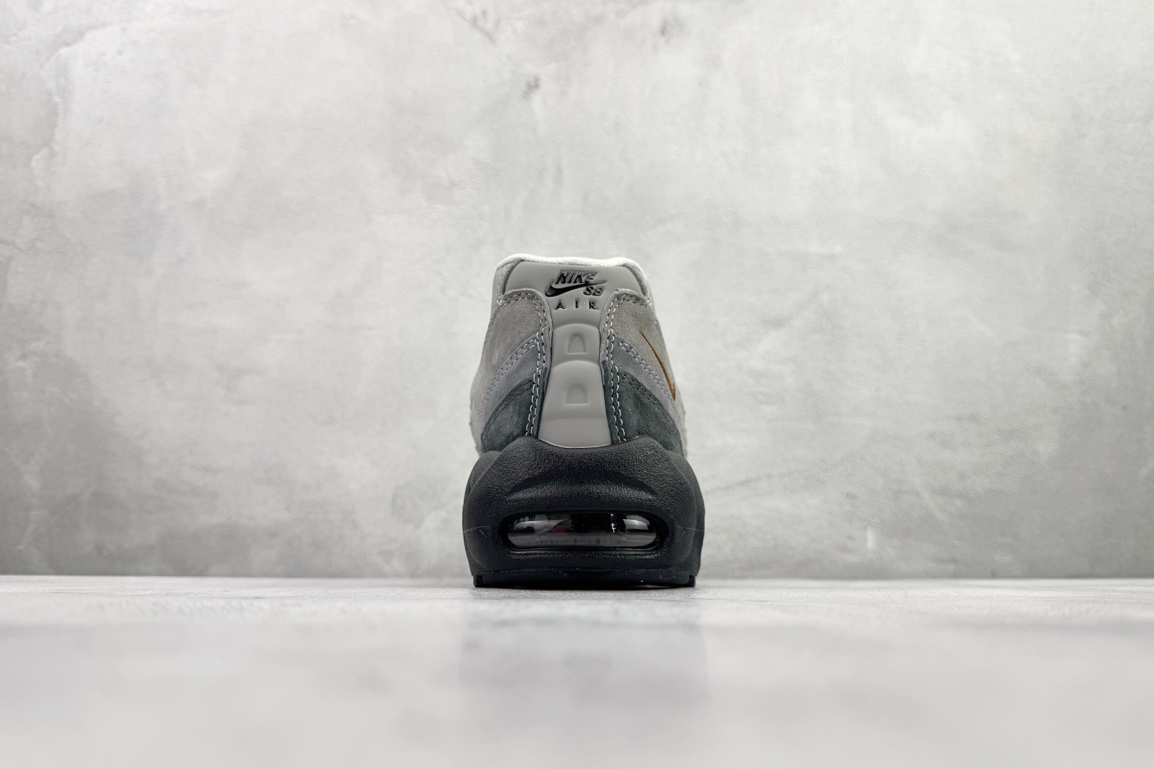 口碑神作 Nike SB x Nike Air 95 灰棕 HF7545-002