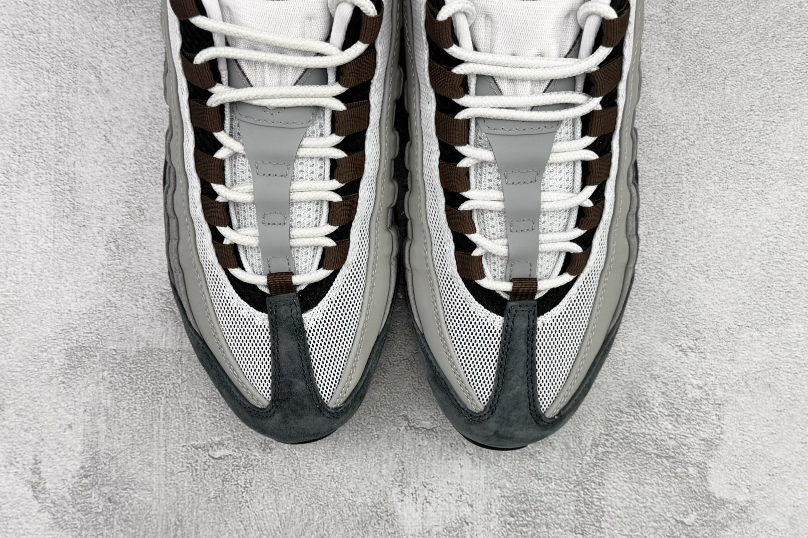 口碑神作 Nike SB x Nike Air 95 灰棕 HF7545-002