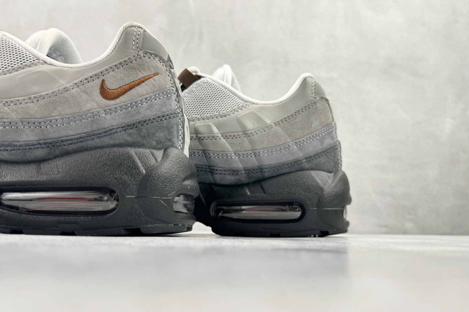 口碑神作 Nike SB x Nike Air 95 灰棕 HF7545-002