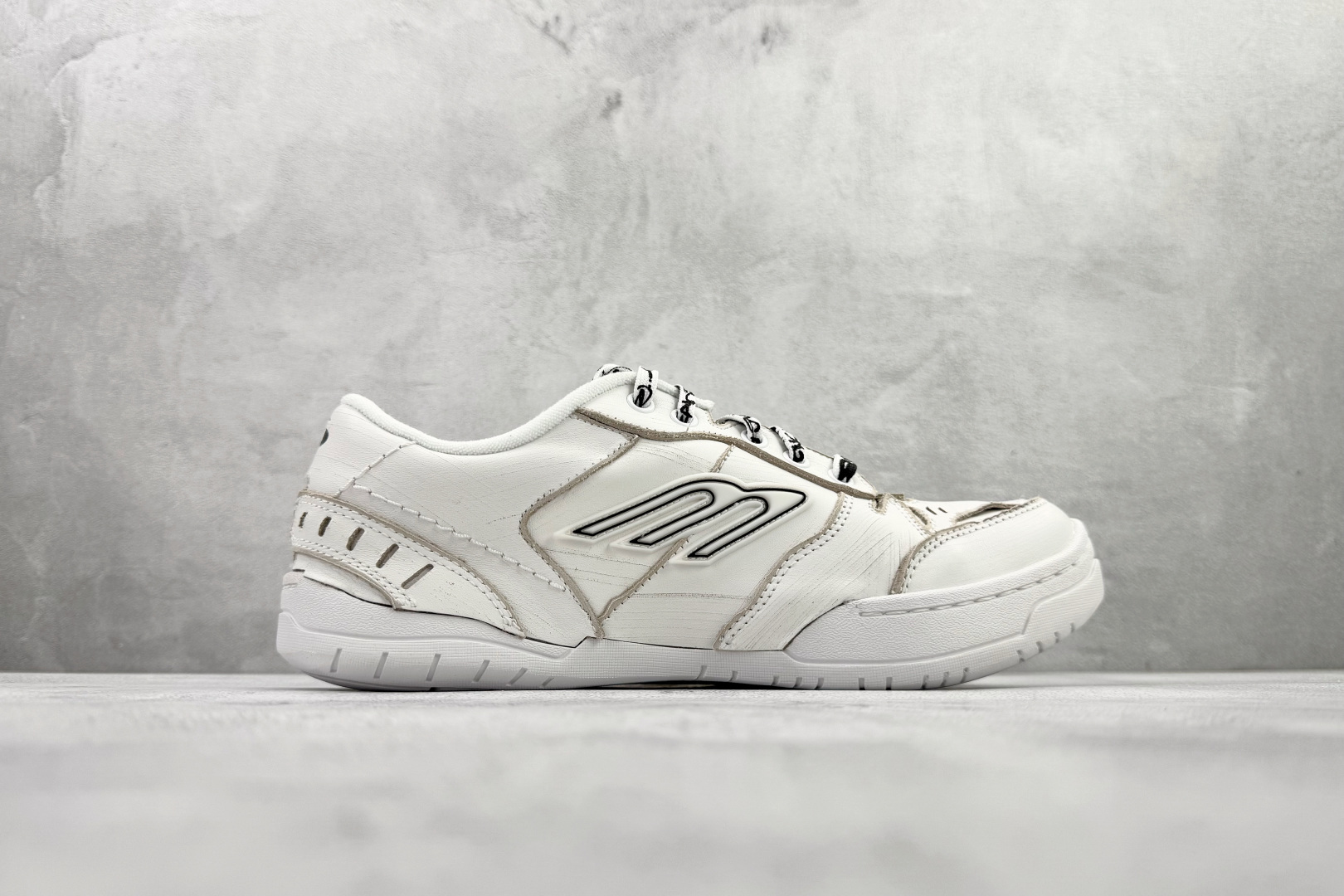 全新工厂开发 Balenciaga巴黎世家 25七夕系列 HAMPTONS WORN-OUT 白色 841763WCURS