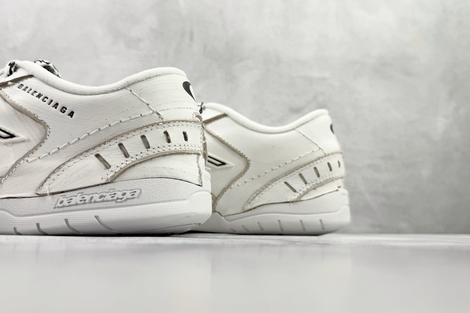 全新工厂开发 Balenciaga巴黎世家 25七夕系列 HAMPTONS WORN-OUT 白色 841763WCURS