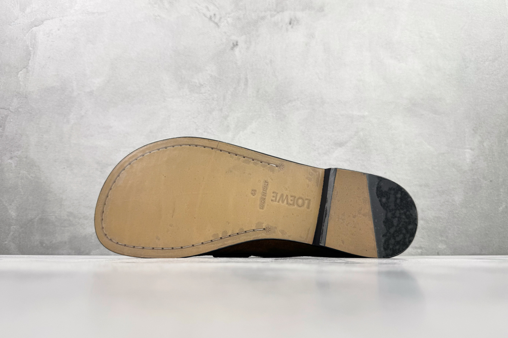 530 LOEWE罗意威 Campo 棕色 M816290X14-8377-Chinese UA Cheap High Quatity Brand Clothes Bags handbags Sneakers wholesale wholesaler seller from China Factory suppliers Fashion Clothing Shoes best Quality Beautiful Price 530 LOEWE罗意威 Campo 棕色 M816290X14-8377