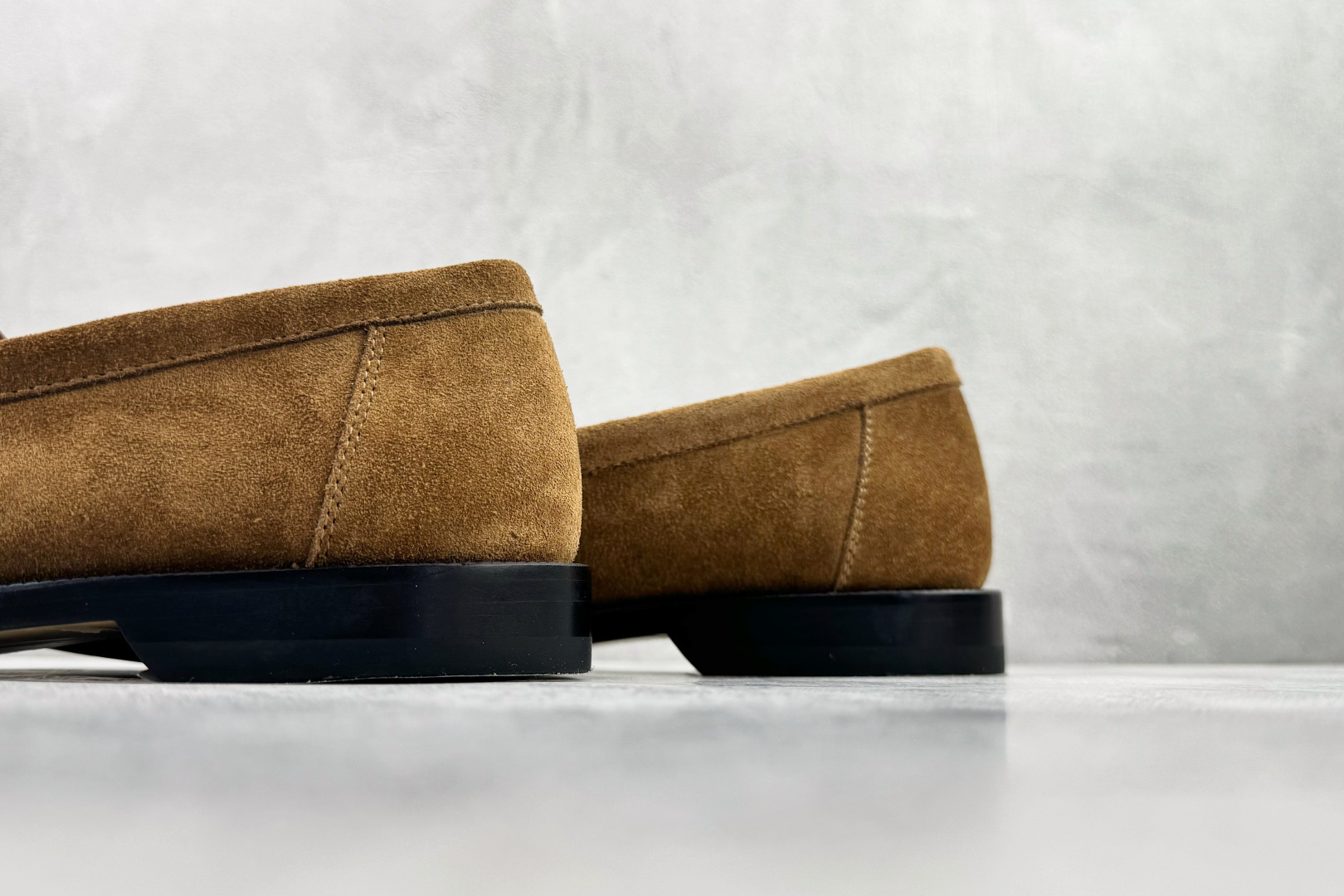 530 LOEWE罗意威 Campo 棕色 M816290X14-8377-Chinese UA Cheap High Quatity Brand Clothes Bags handbags Sneakers wholesale wholesaler seller from China Factory suppliers Fashion Clothing Shoes best Quality Beautiful Price 530 LOEWE罗意威 Campo 棕色 M816290X14-8377