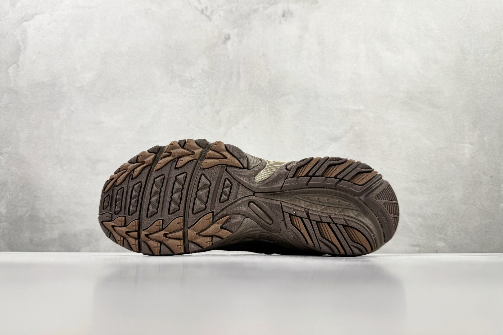 180 ASICS Gel-Kahana TR Nexus 棕色 1203B123-200