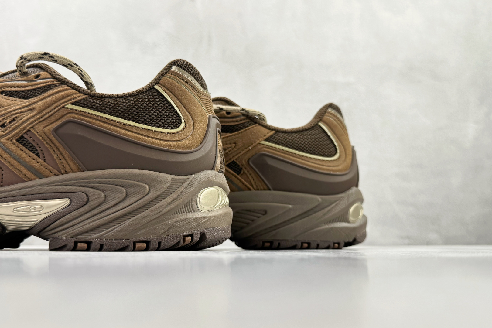 180 ASICS Gel-Kahana TR Nexus 棕色 1203B123-200