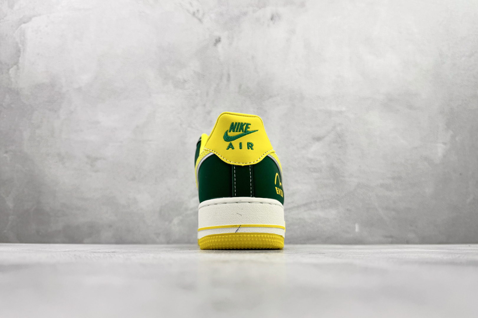 Nike Air Force 1'07 LX 黄绿 SY1388-008